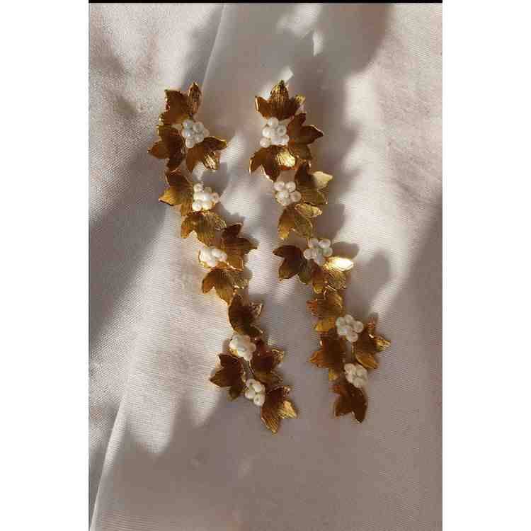 Petal danglers