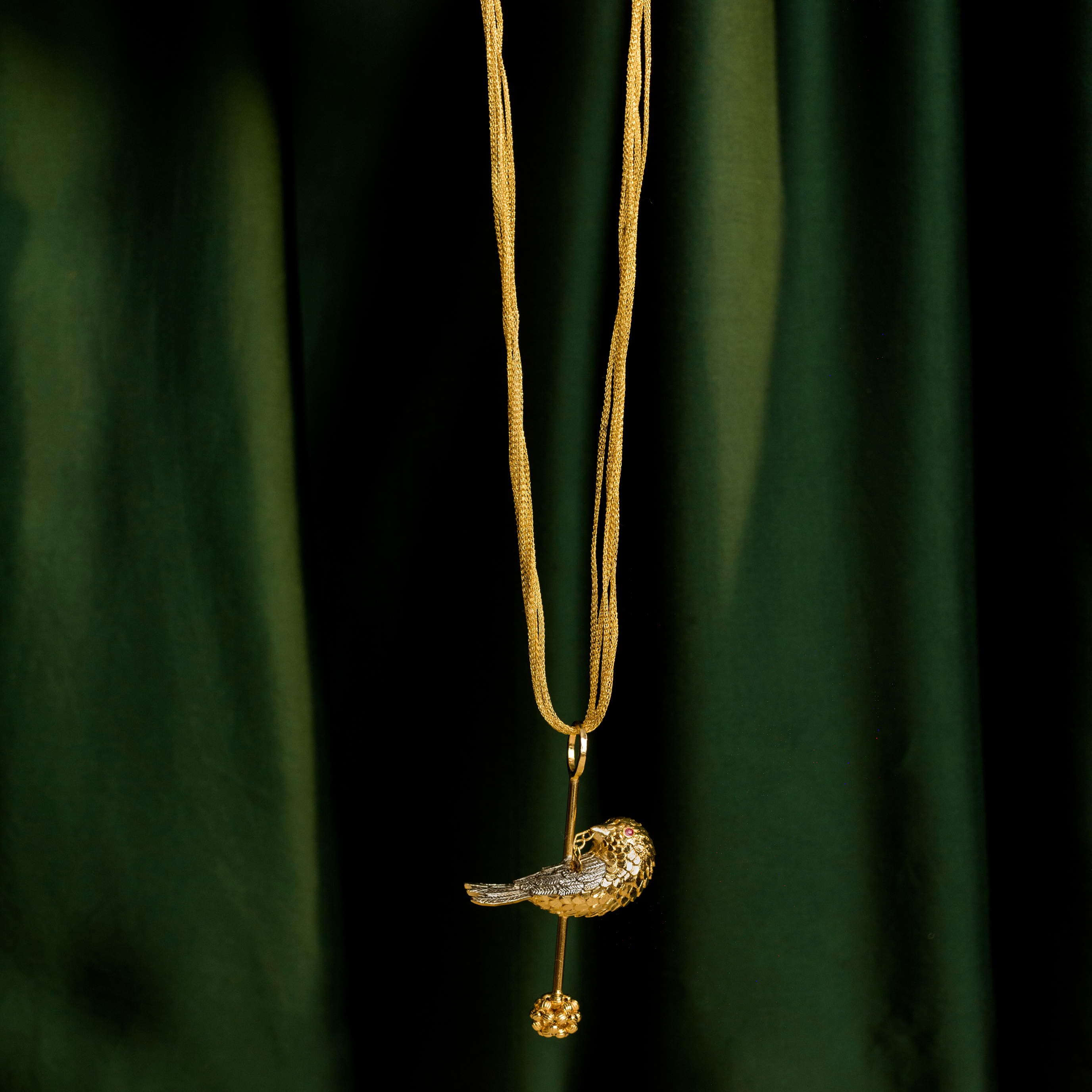 Clinging serene pendant