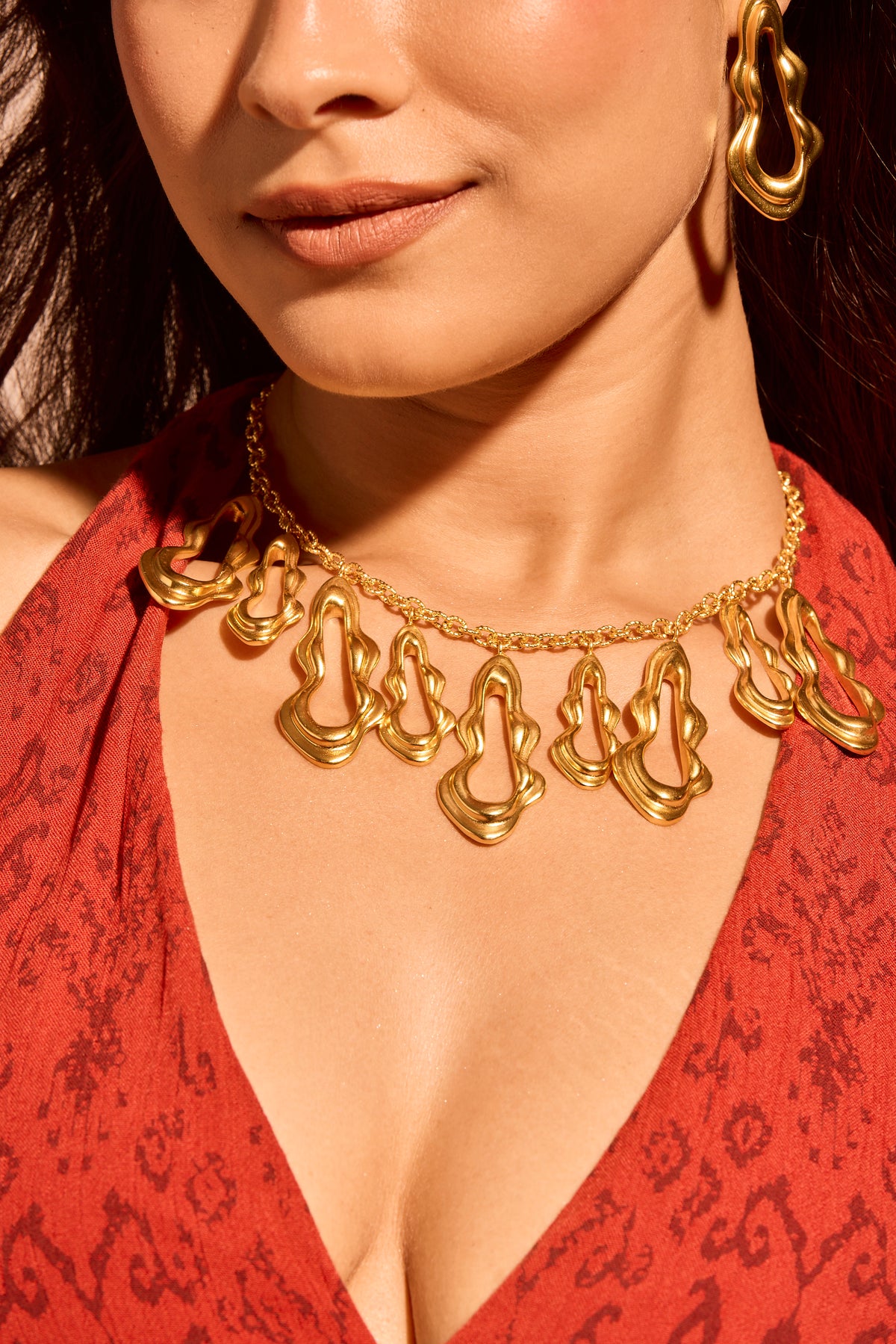 Fluid curve Necklace