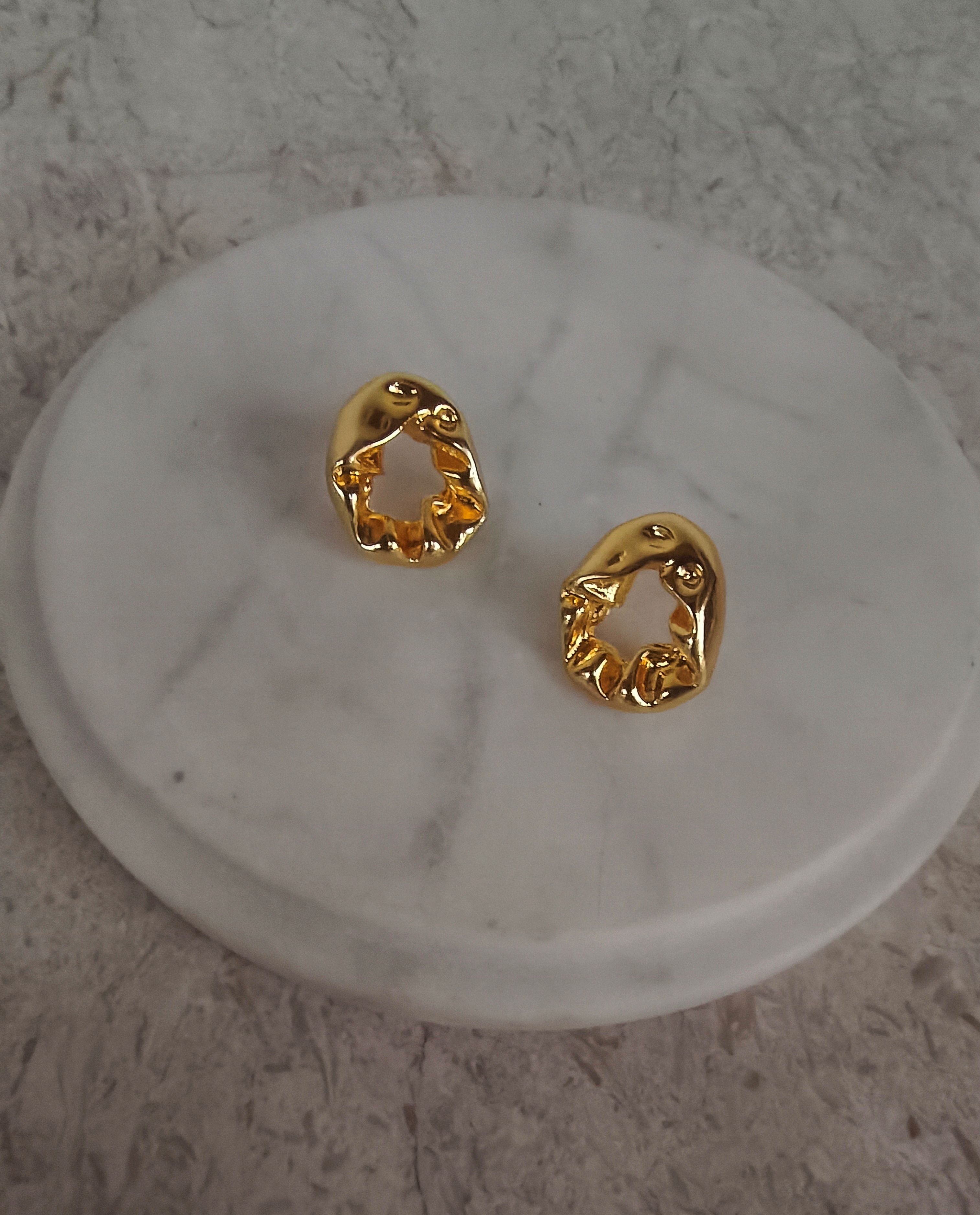 Pebble Molten Studs