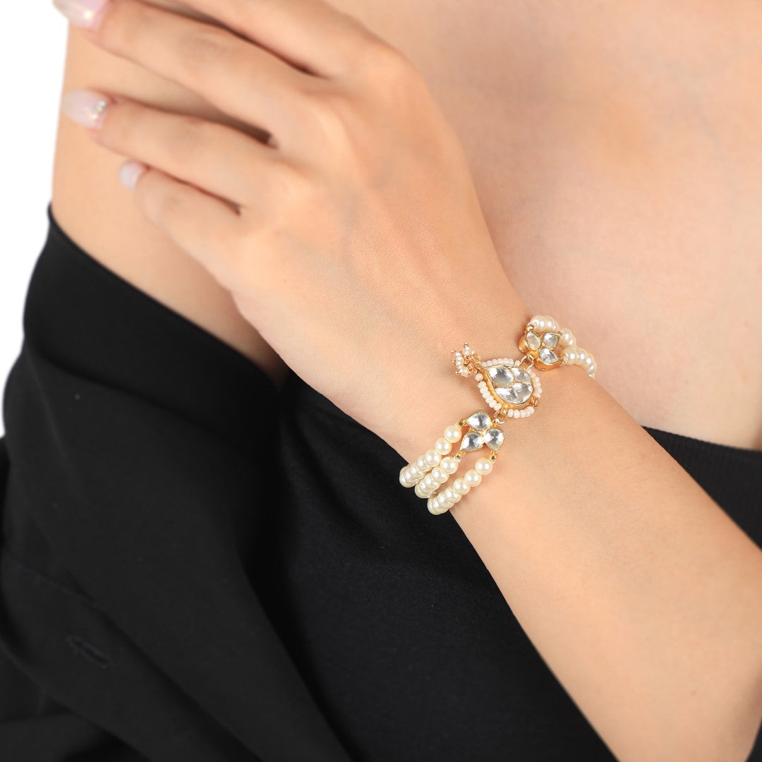 White pearl bracelet