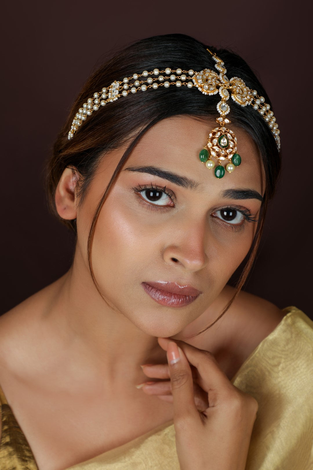 Green & white gold plated mathapatti