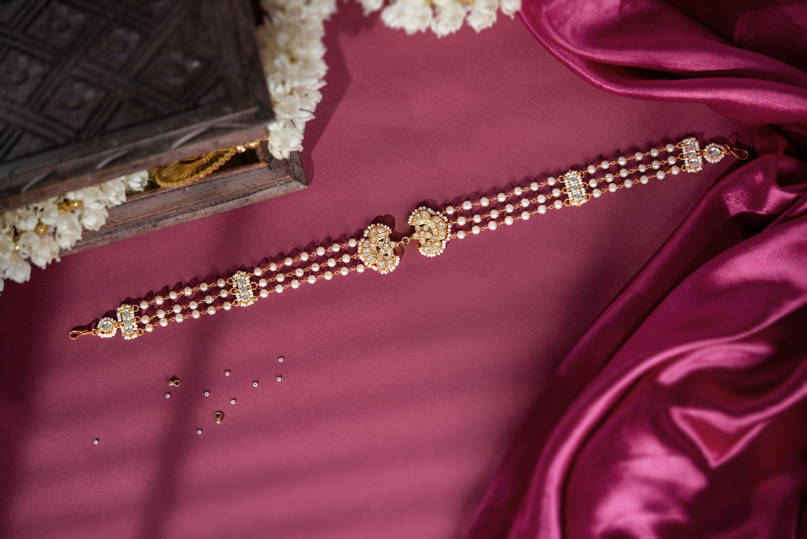 Delicate hairband mathapatti