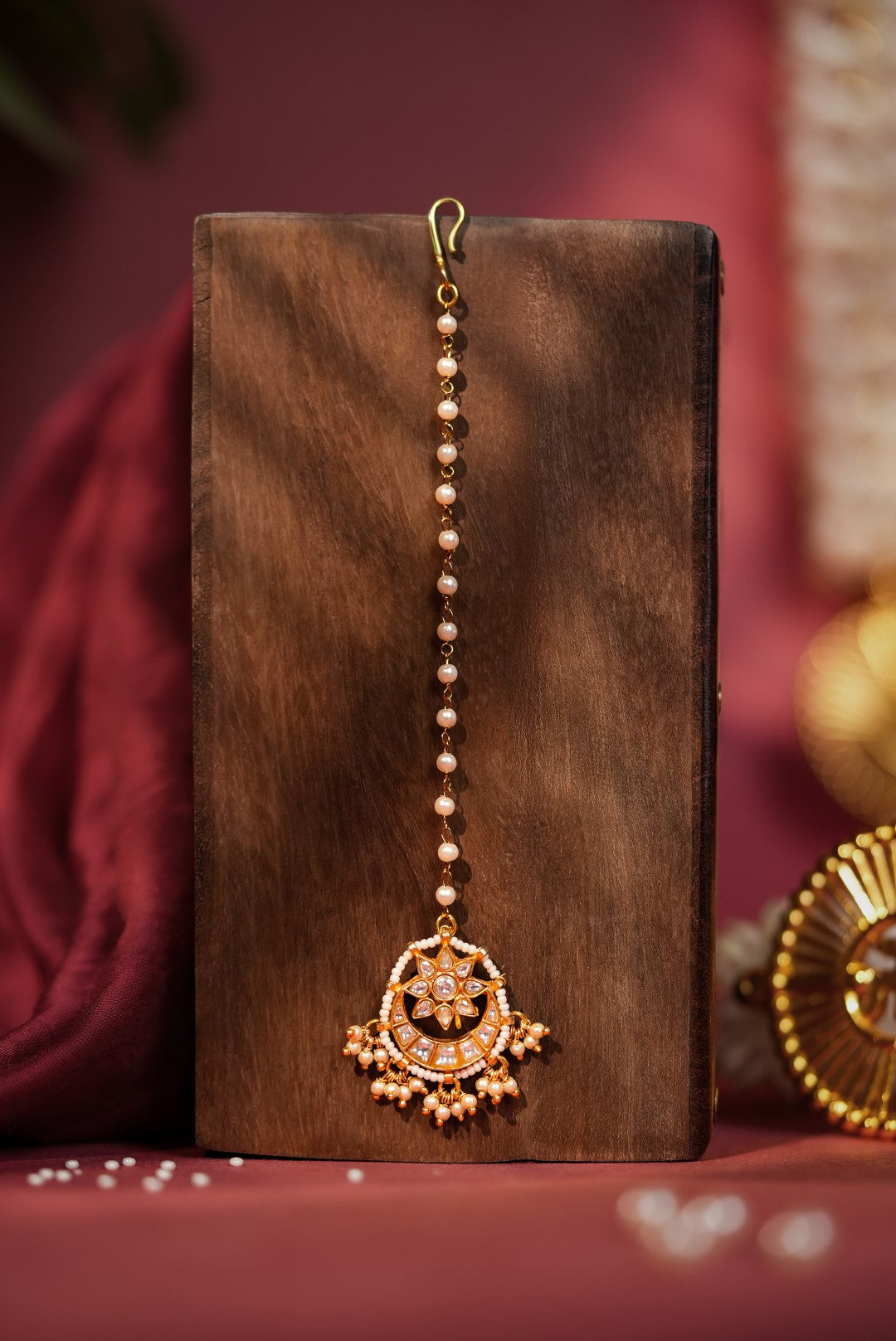 Gold finish small and delicate chandshaped maangtikka