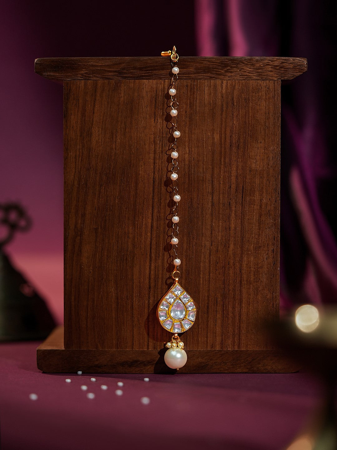 Drop shaped white pearl small tikka