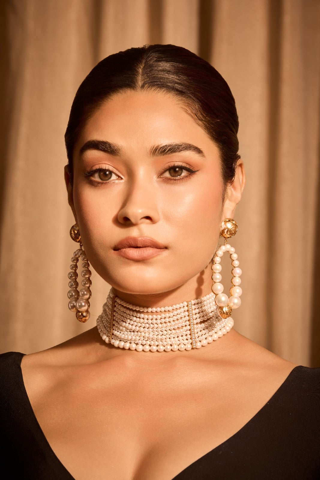 Statement Pearl Choker