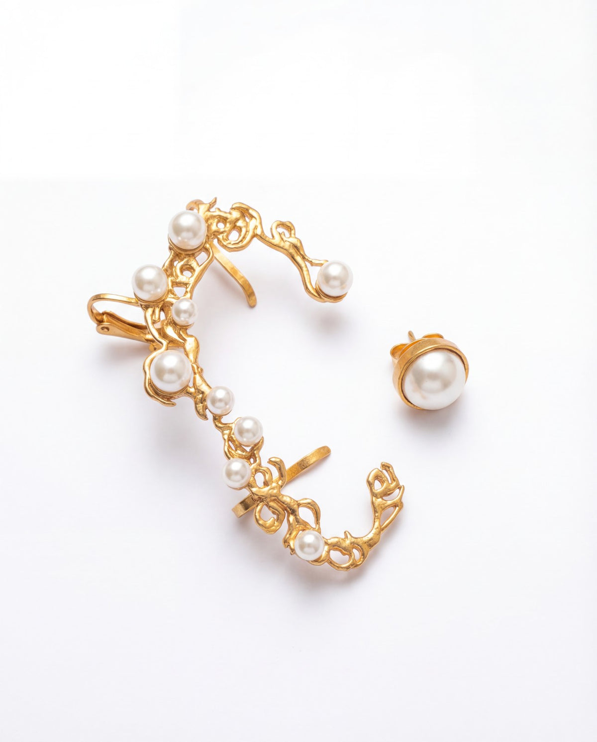 Rosette Pearl Ear Climber