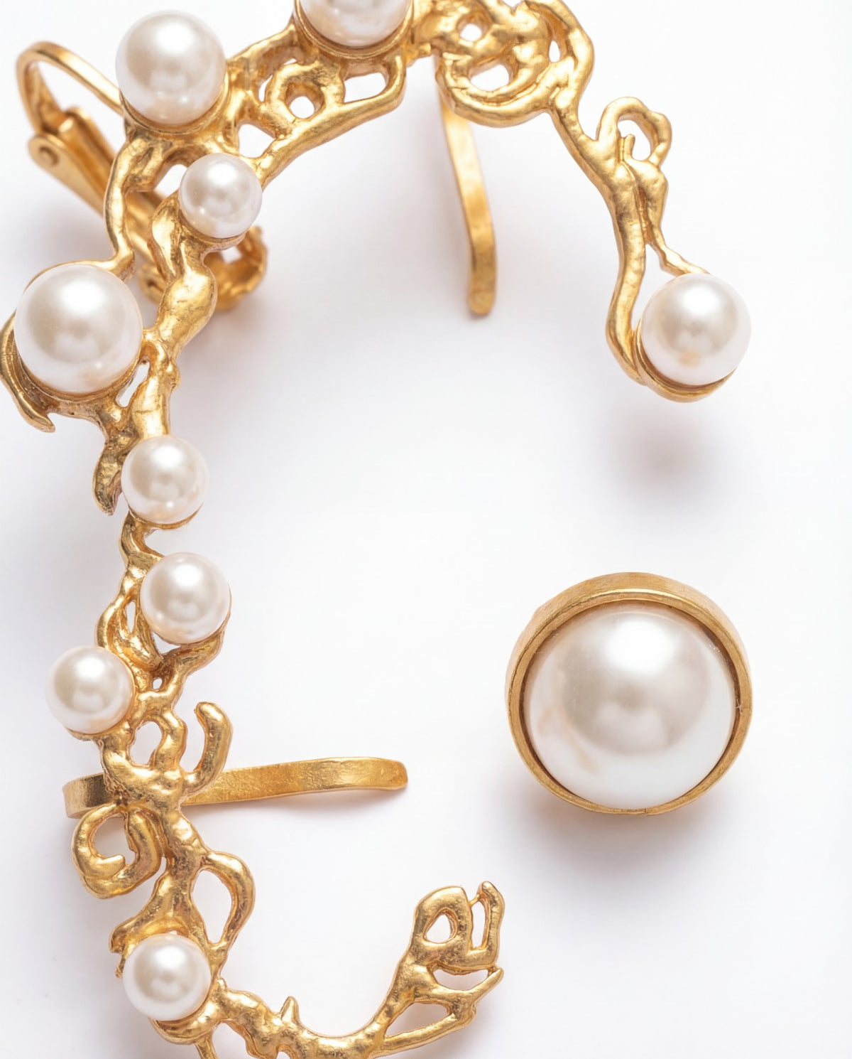 Rosette Pearl Ear Climber