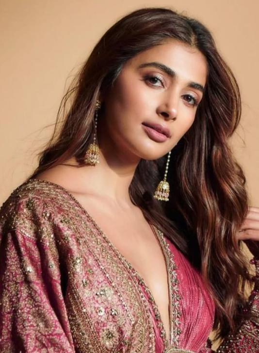 Pooja Hegde Wearing Minerali Earrings