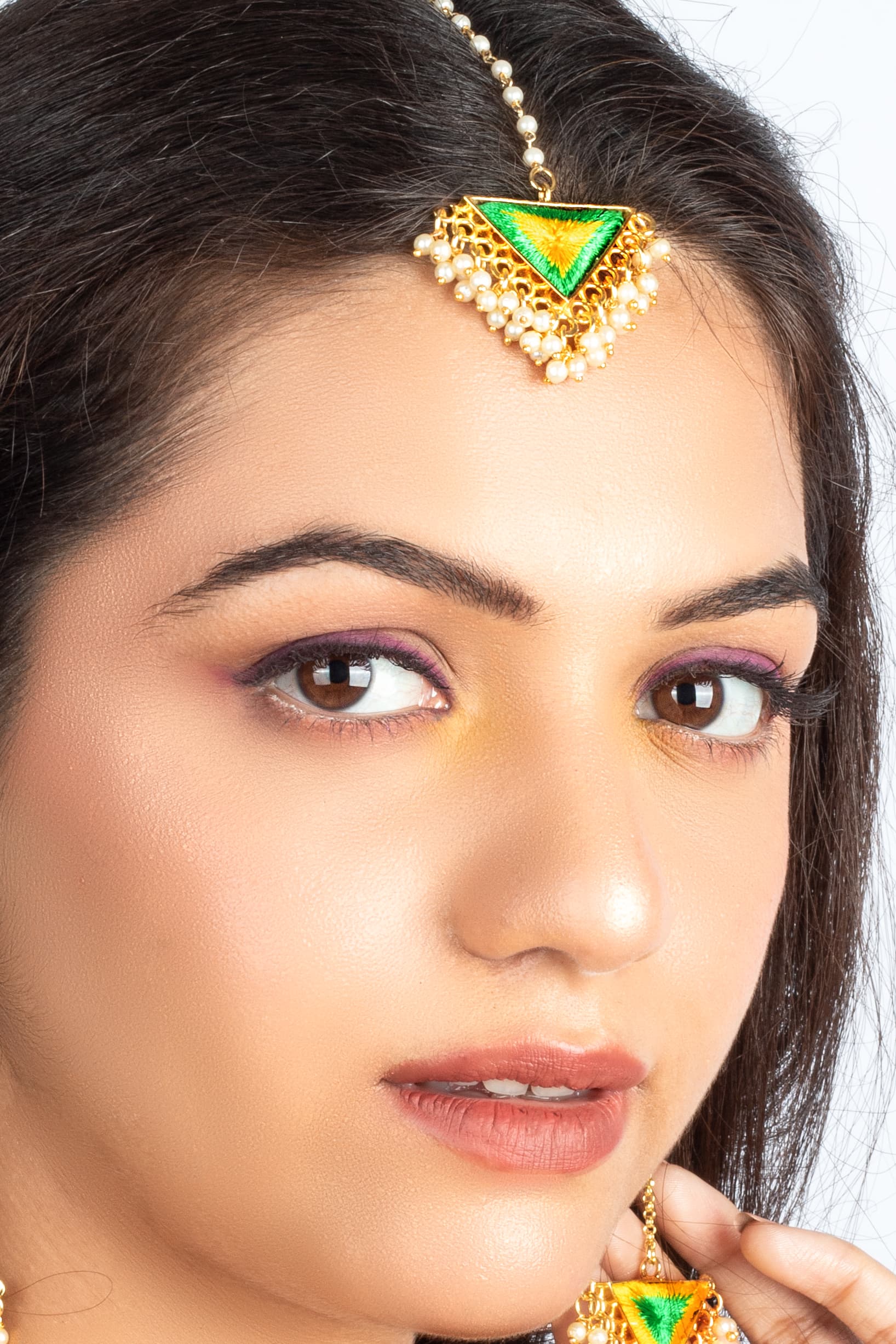 Green Spark Maang Tikka