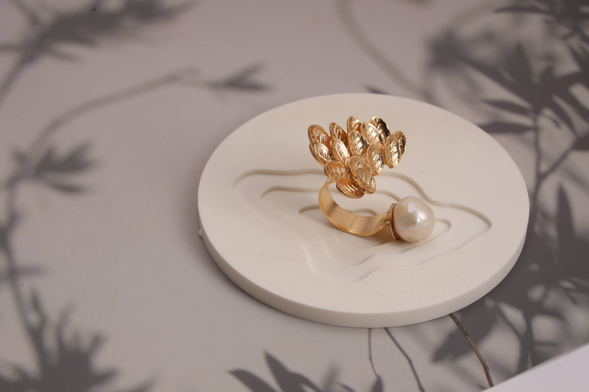 Baroque beauty gold ring