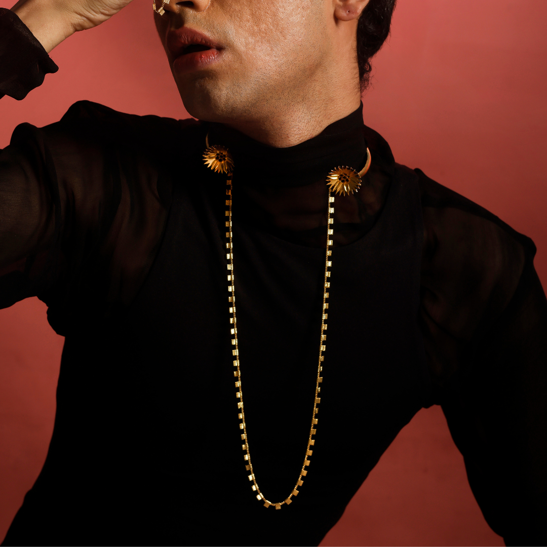 Apropos accolade choker