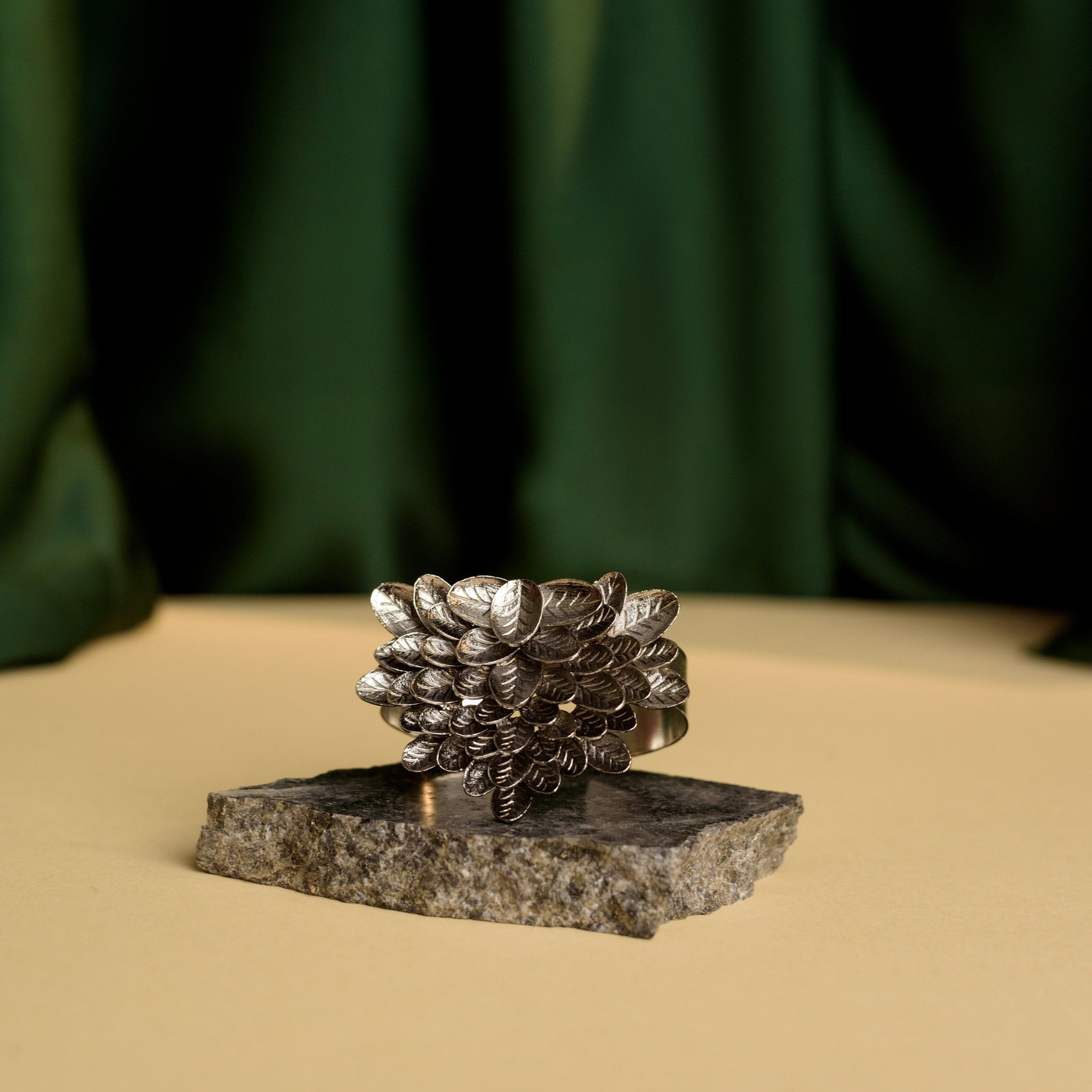 Graceful goddess bracelet(black)