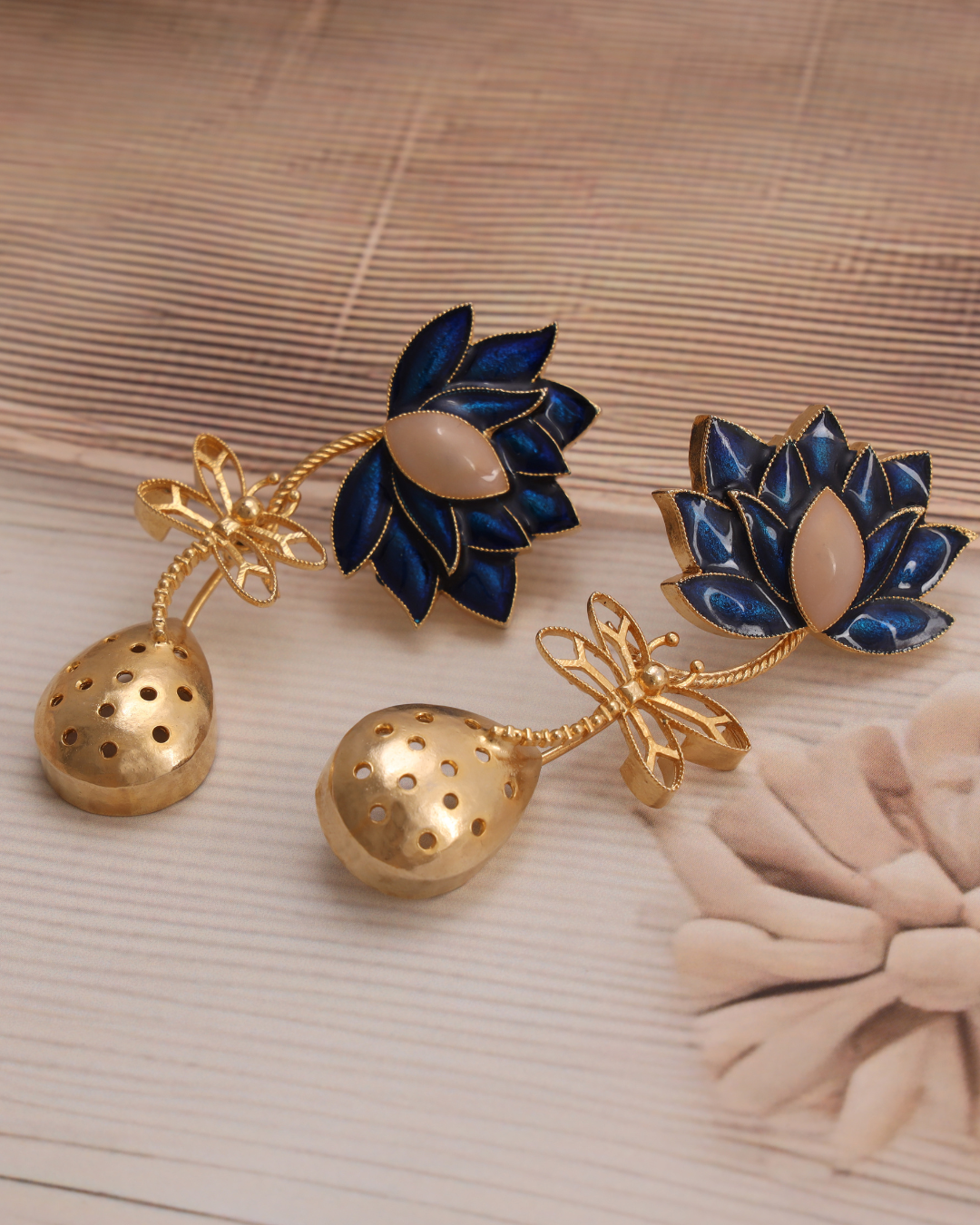 Statera blume blue earrings