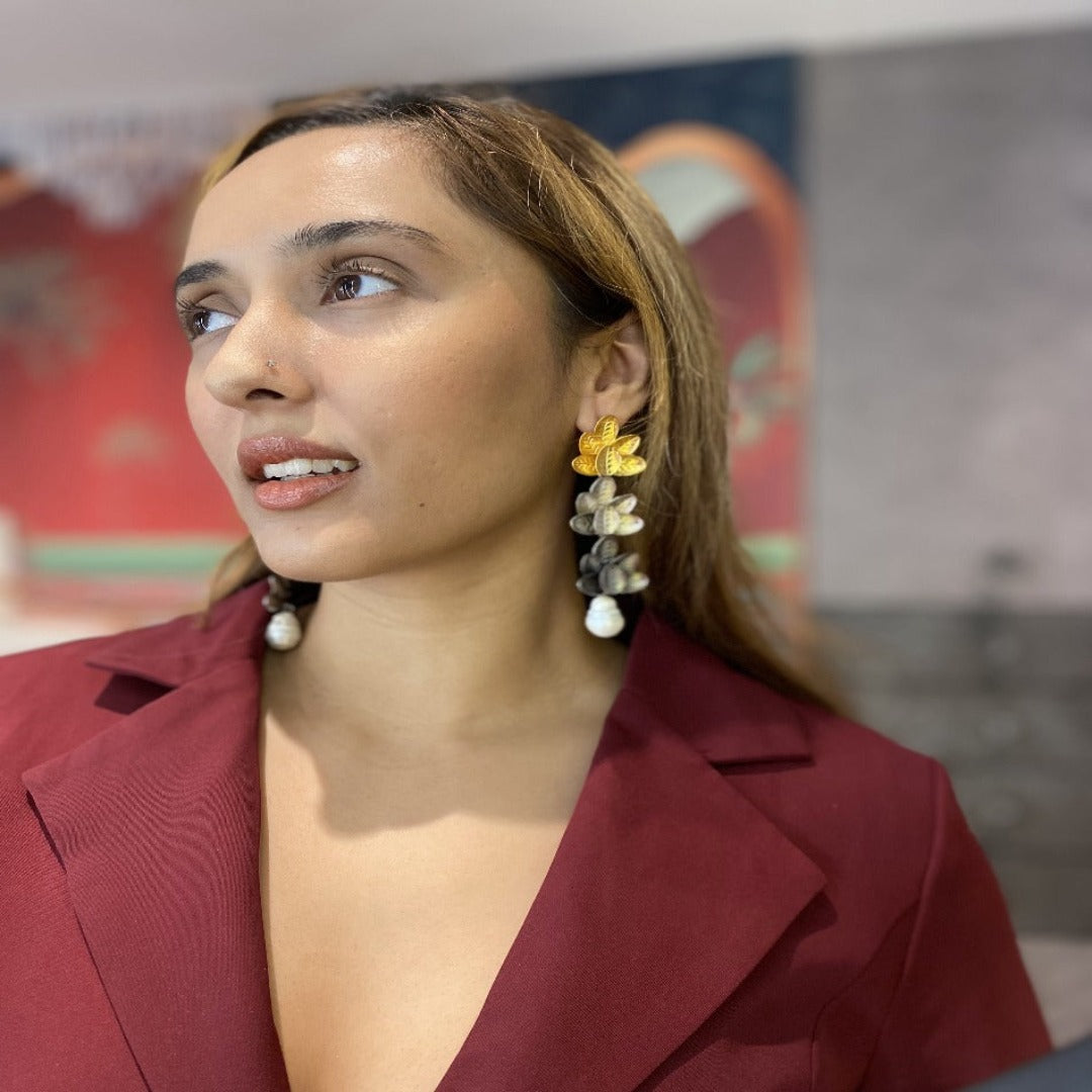 Three leaf pearl earrings