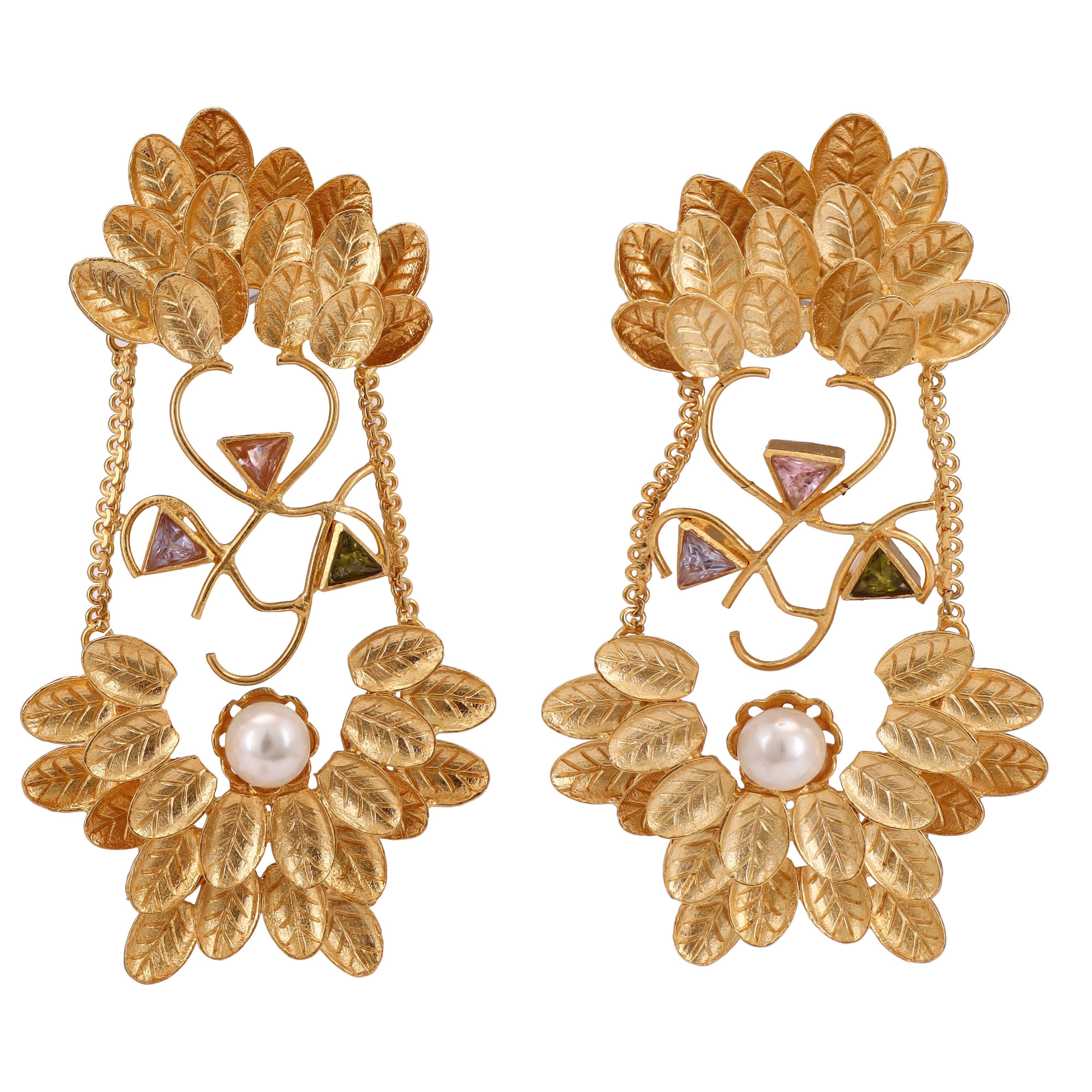 Dazzling gold earrings with pearl