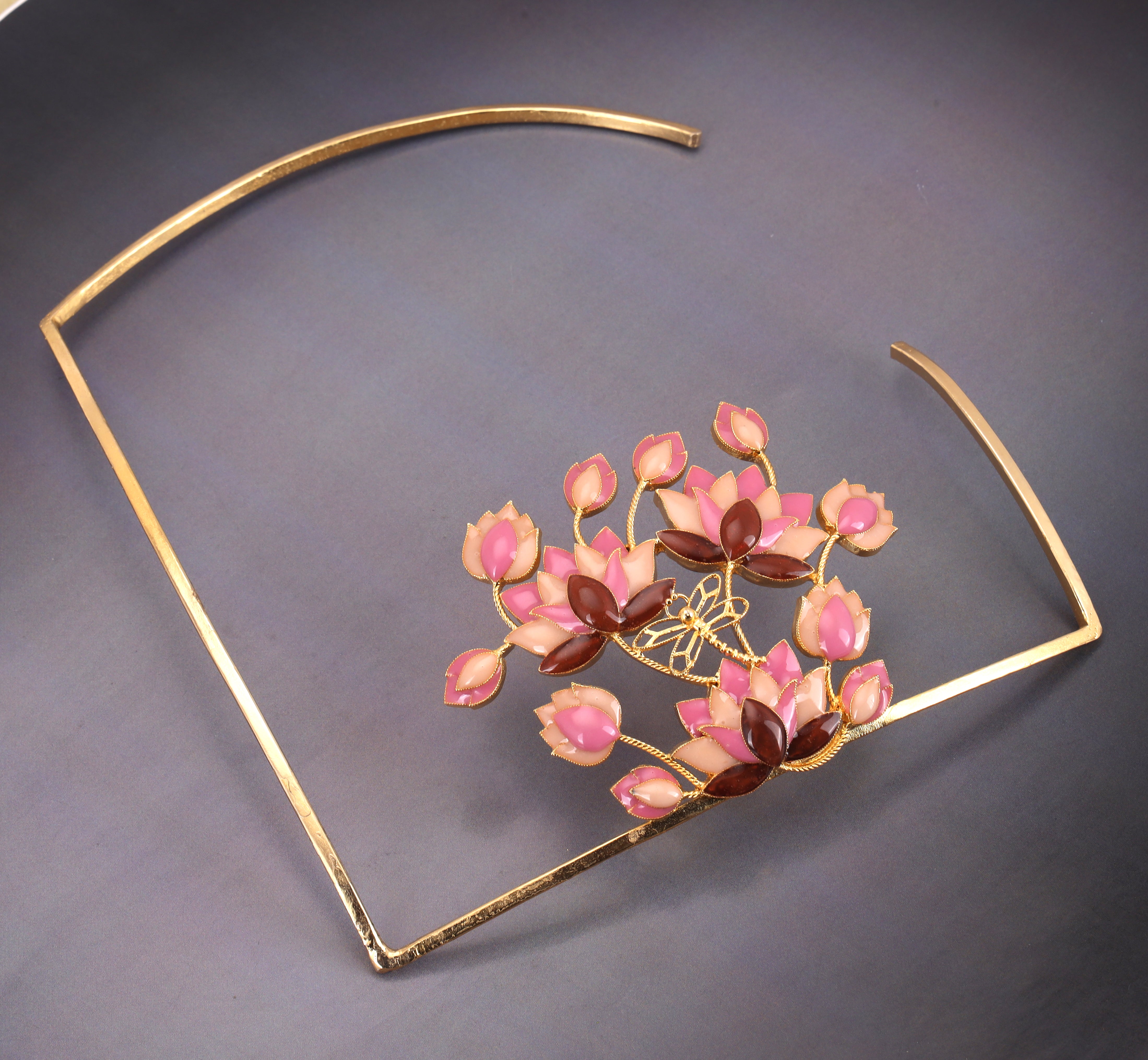 The enchanted floweret choker