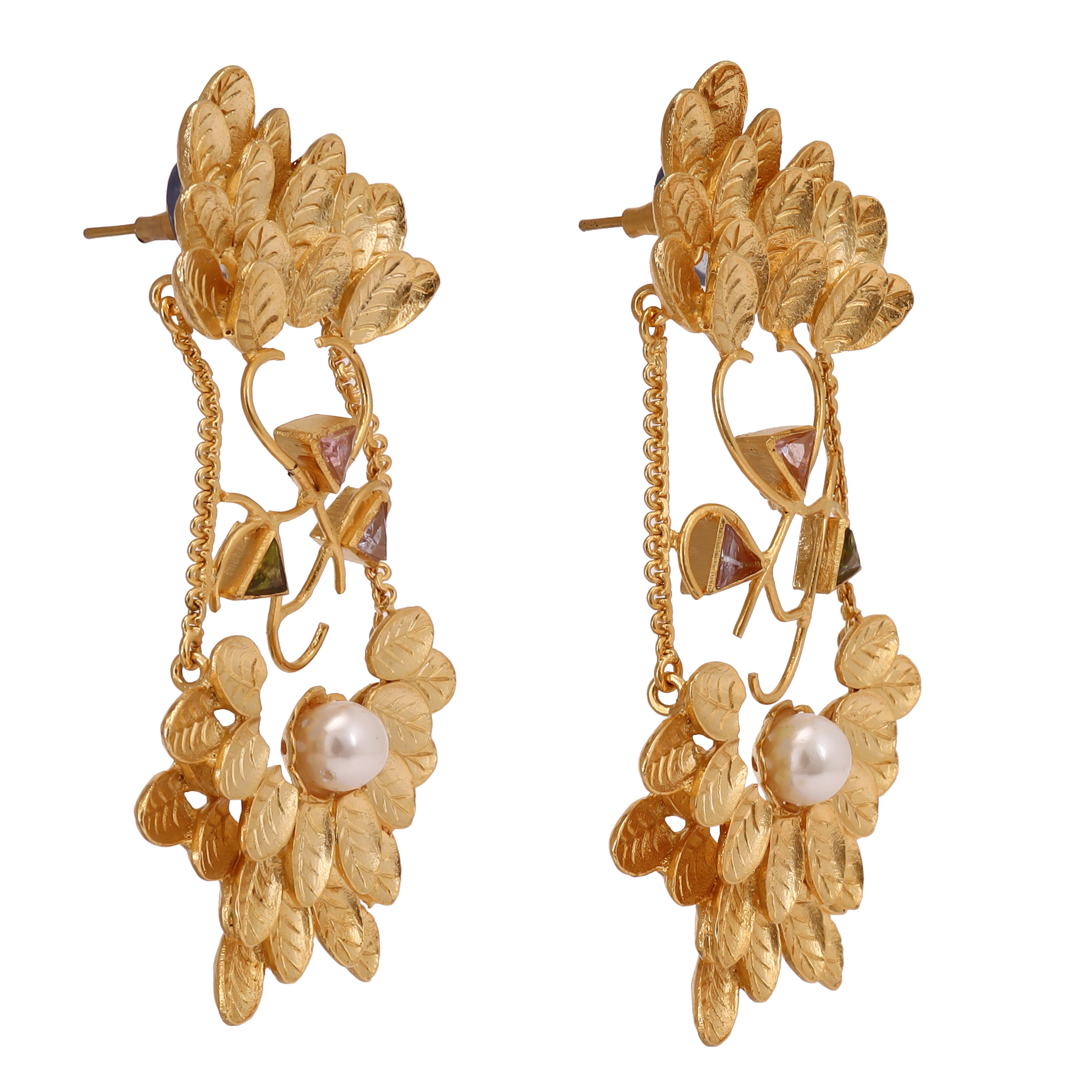 Dazzling gold earrings with pearl