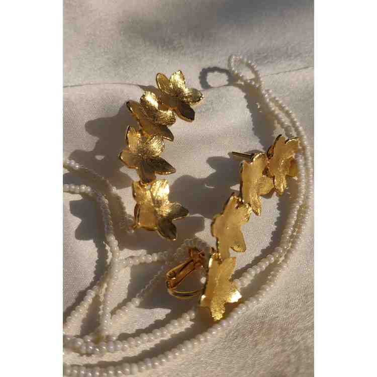 Mogra cuffs