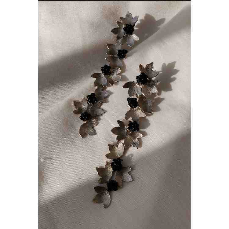 Petal danglers