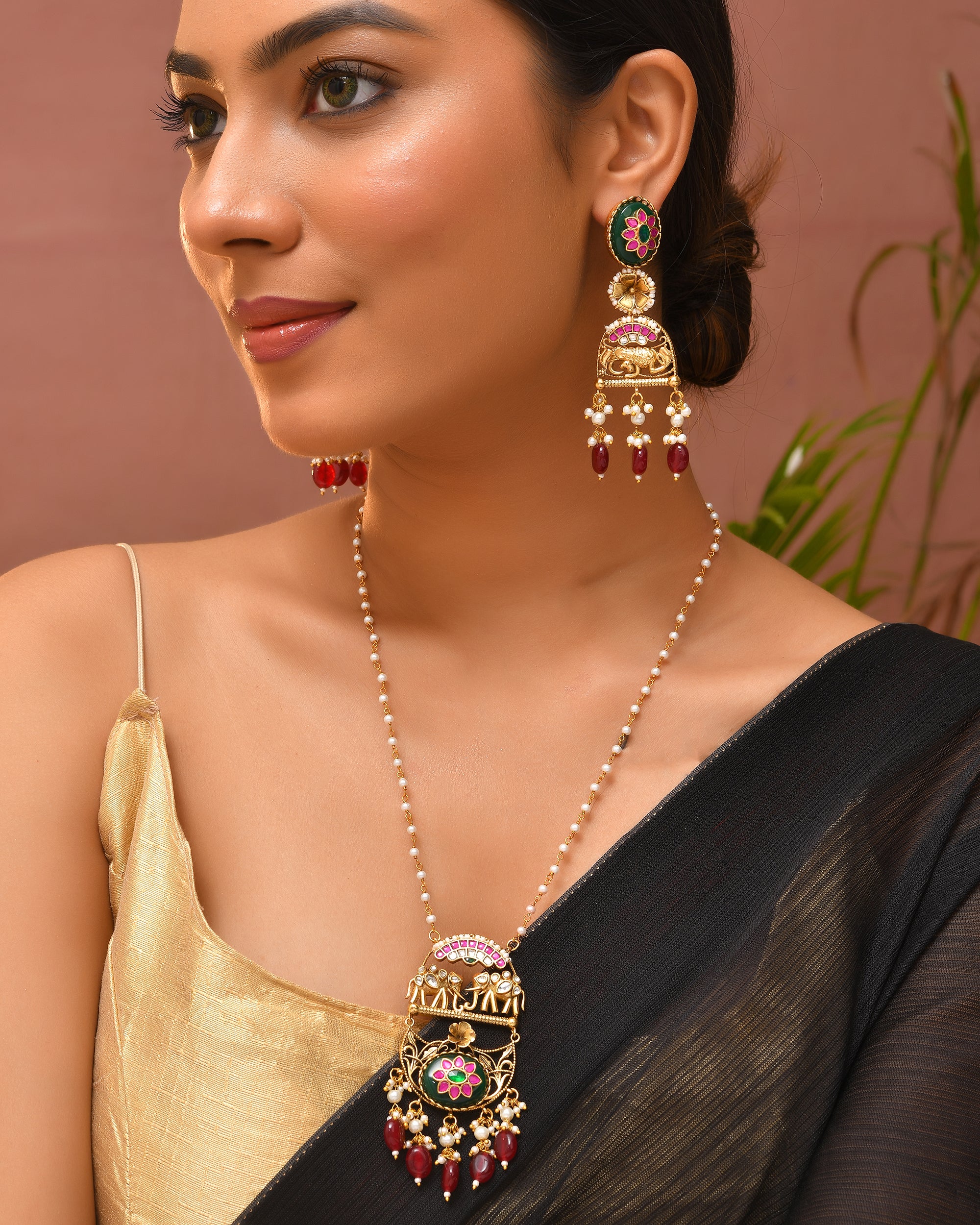 Kundan Sapphire Shine Necklace Set