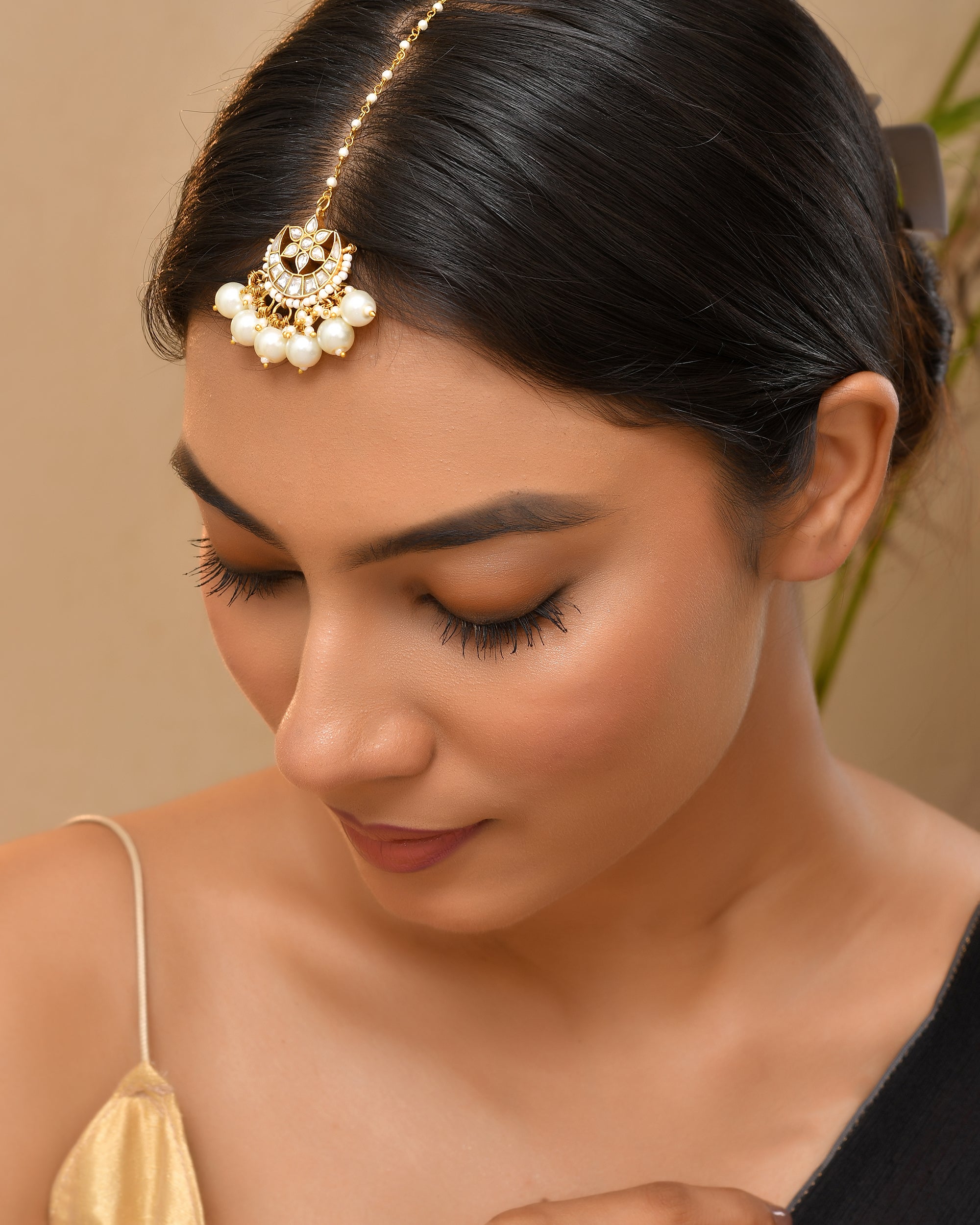 Kundan Rajnigandha Bloom Maangtika