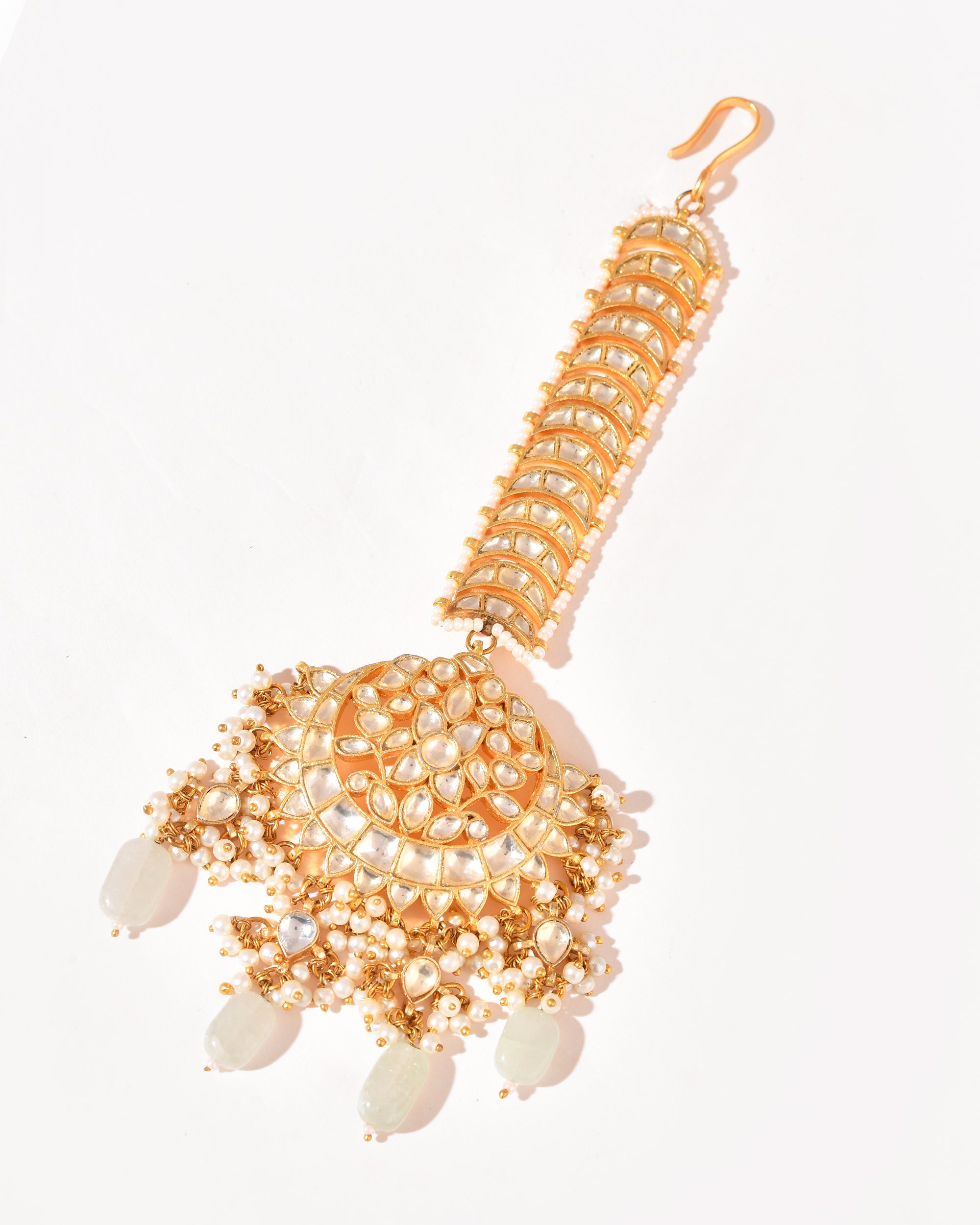 Kundan Chandrika Glow Maangtika
