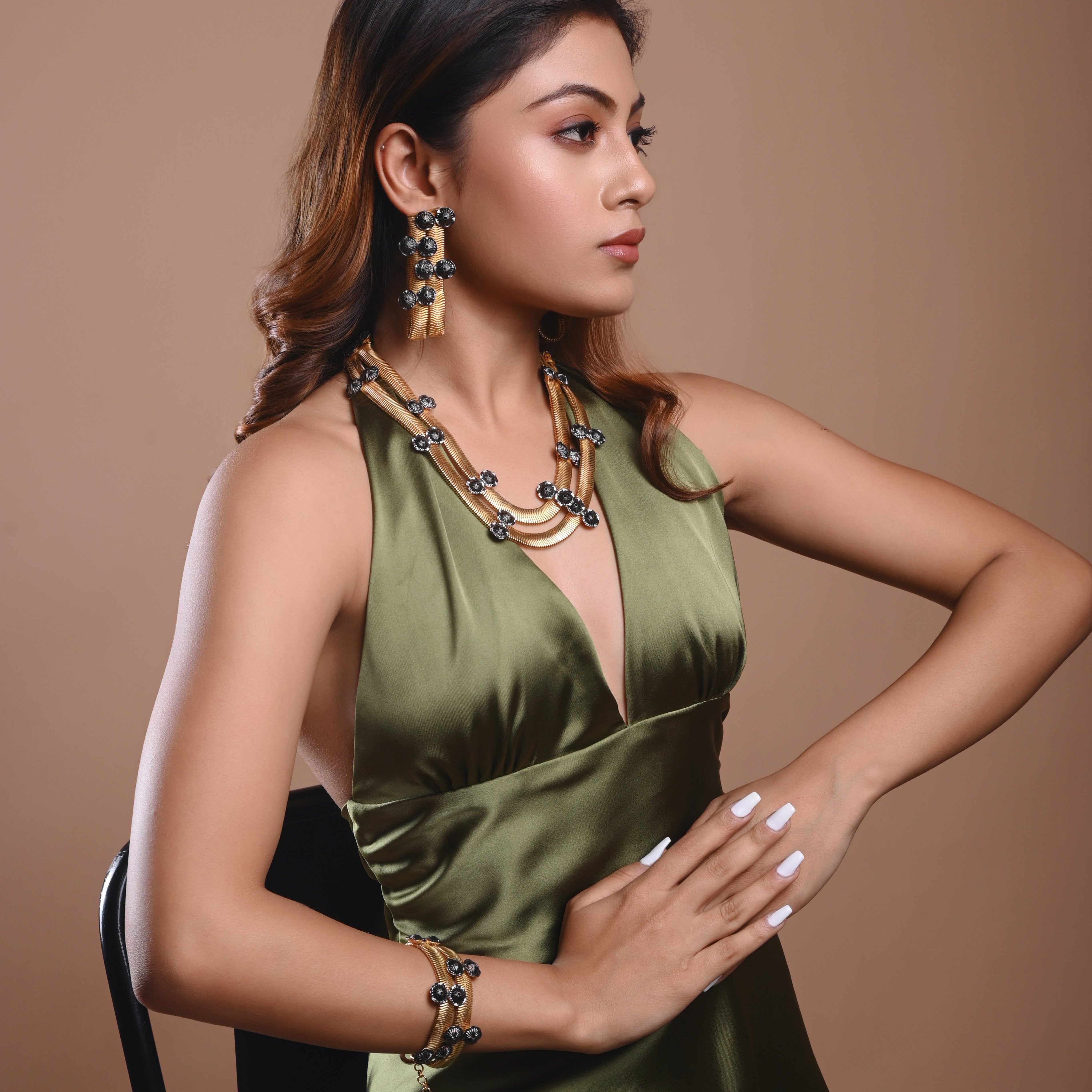 Tropic affair gold and black neckpiece