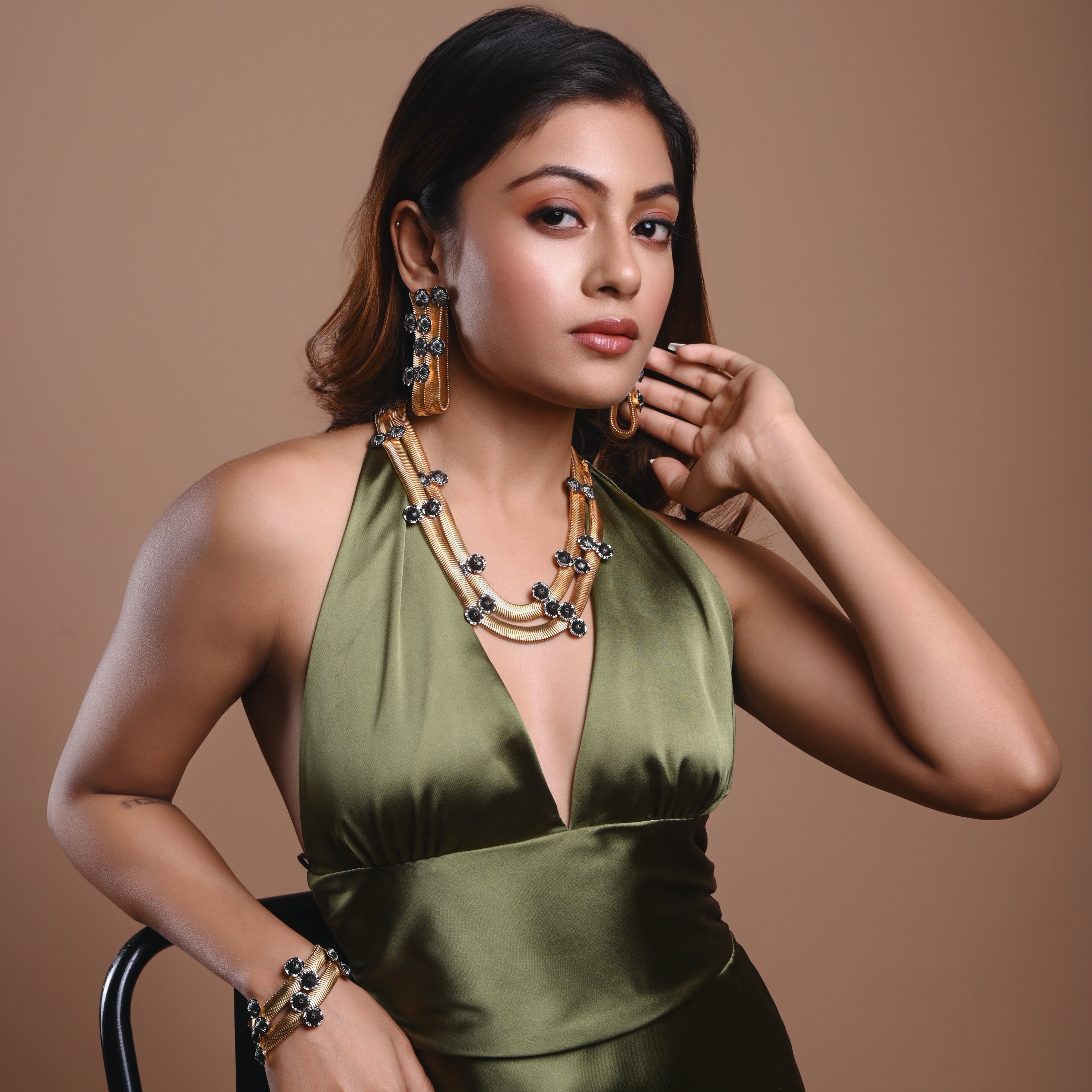 Tropic affair gold and black neckpiece
