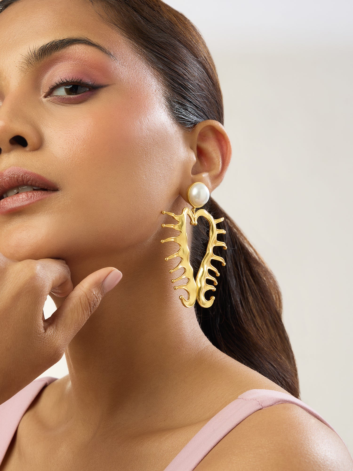 Amour Heart Pearl Earrings