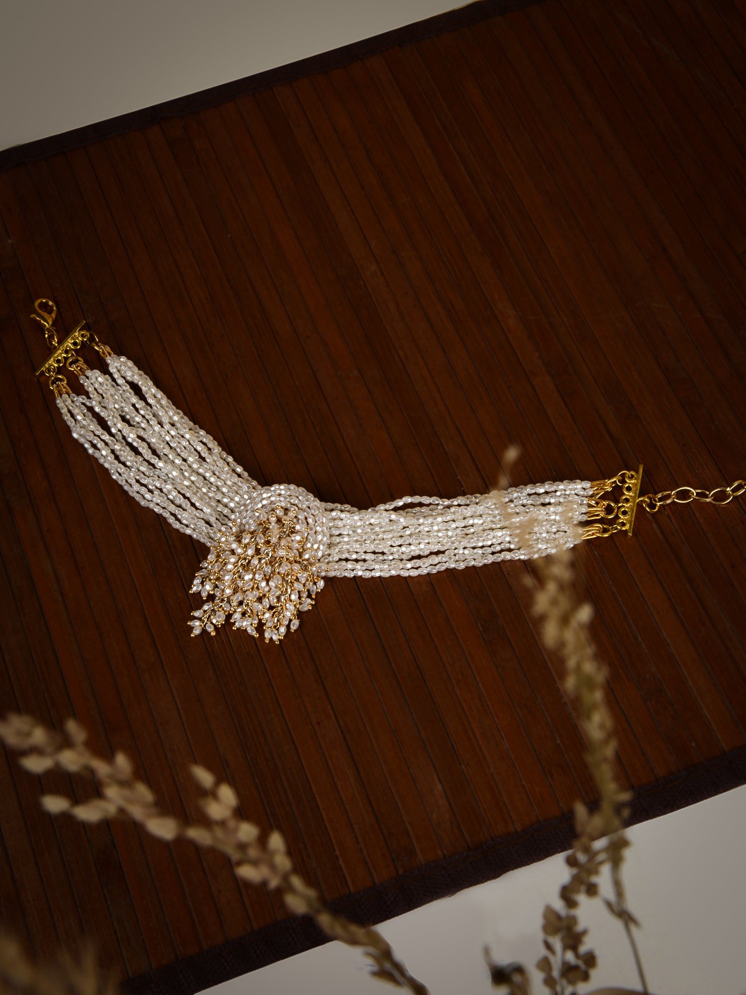 Empervina white choker