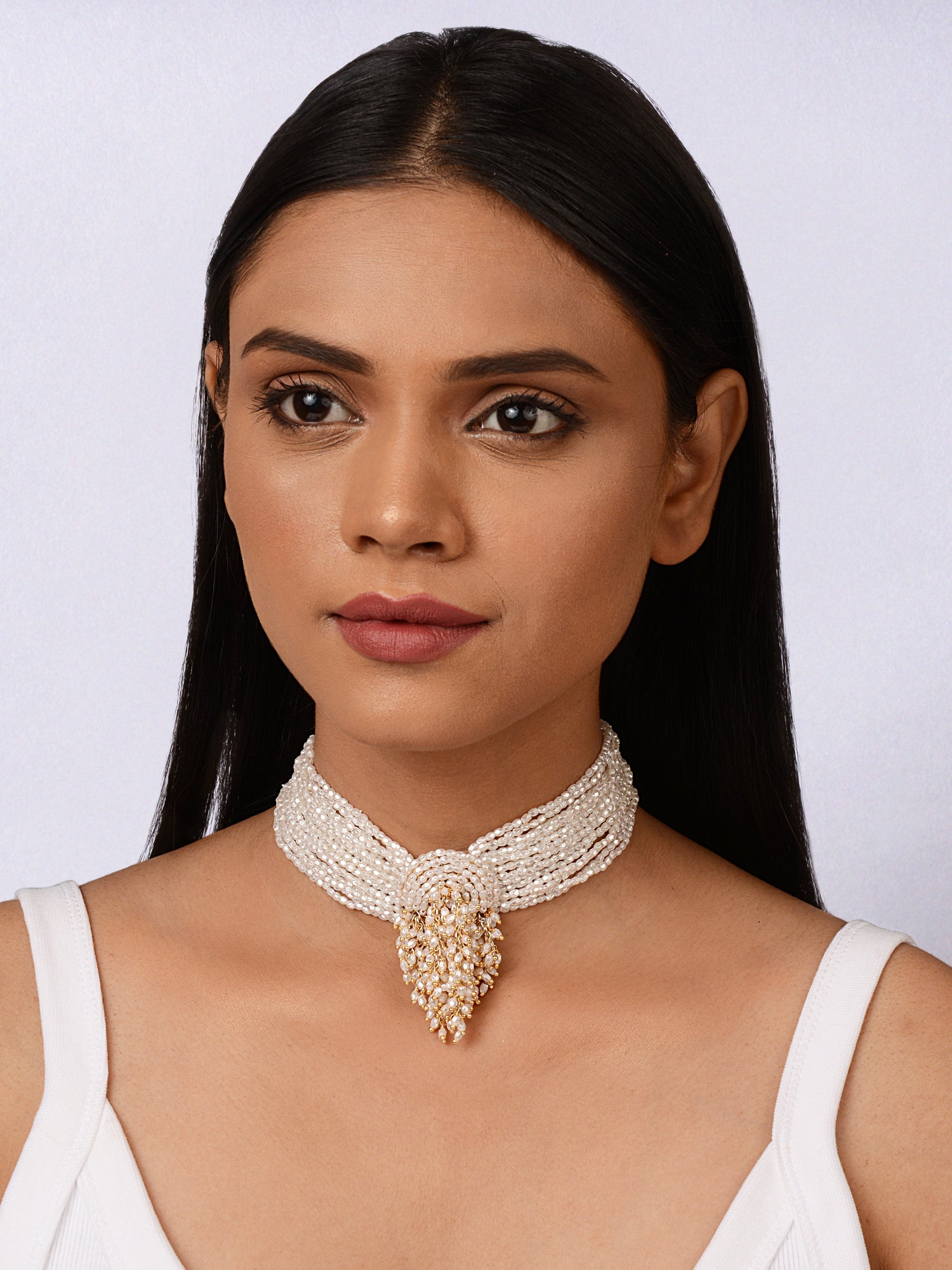 Empervina white choker