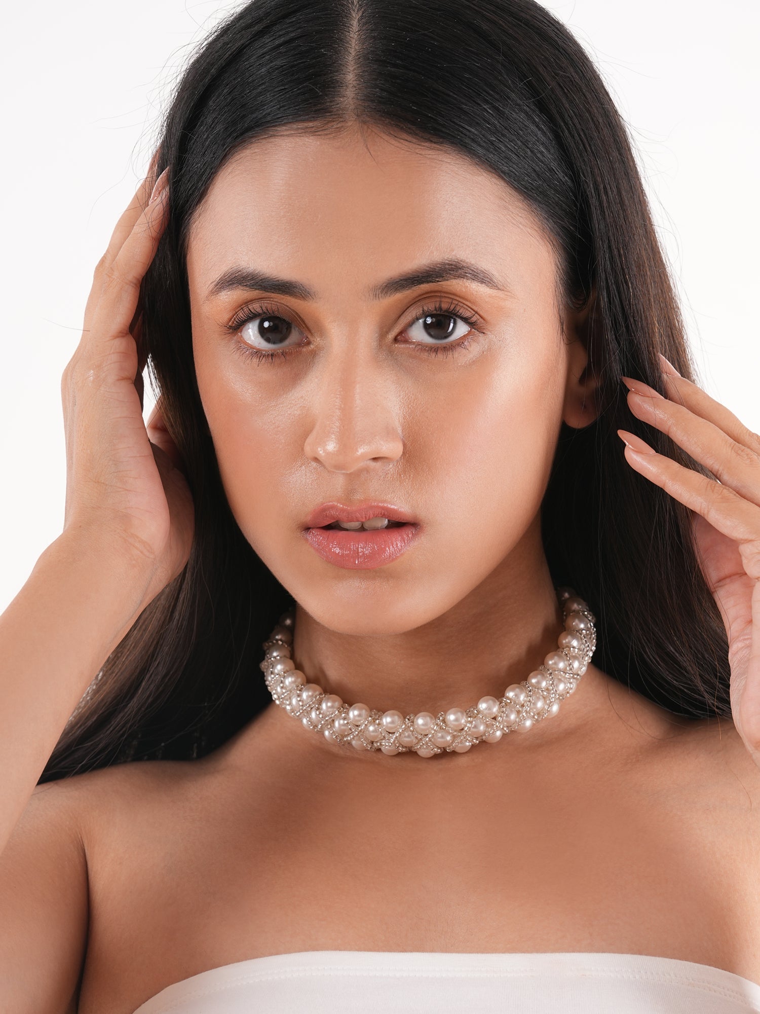 Helmi choker  white