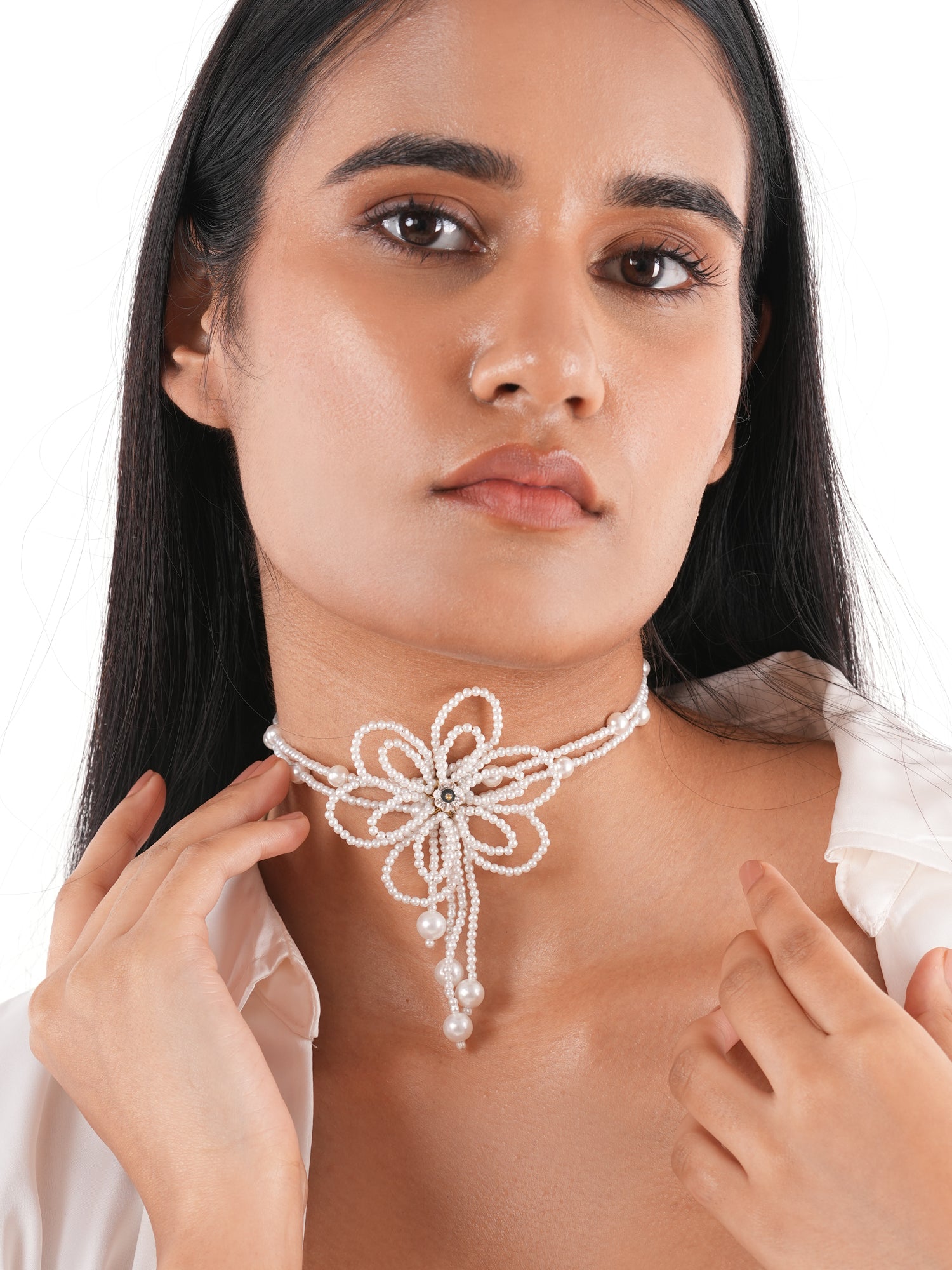 Kvetina choker white