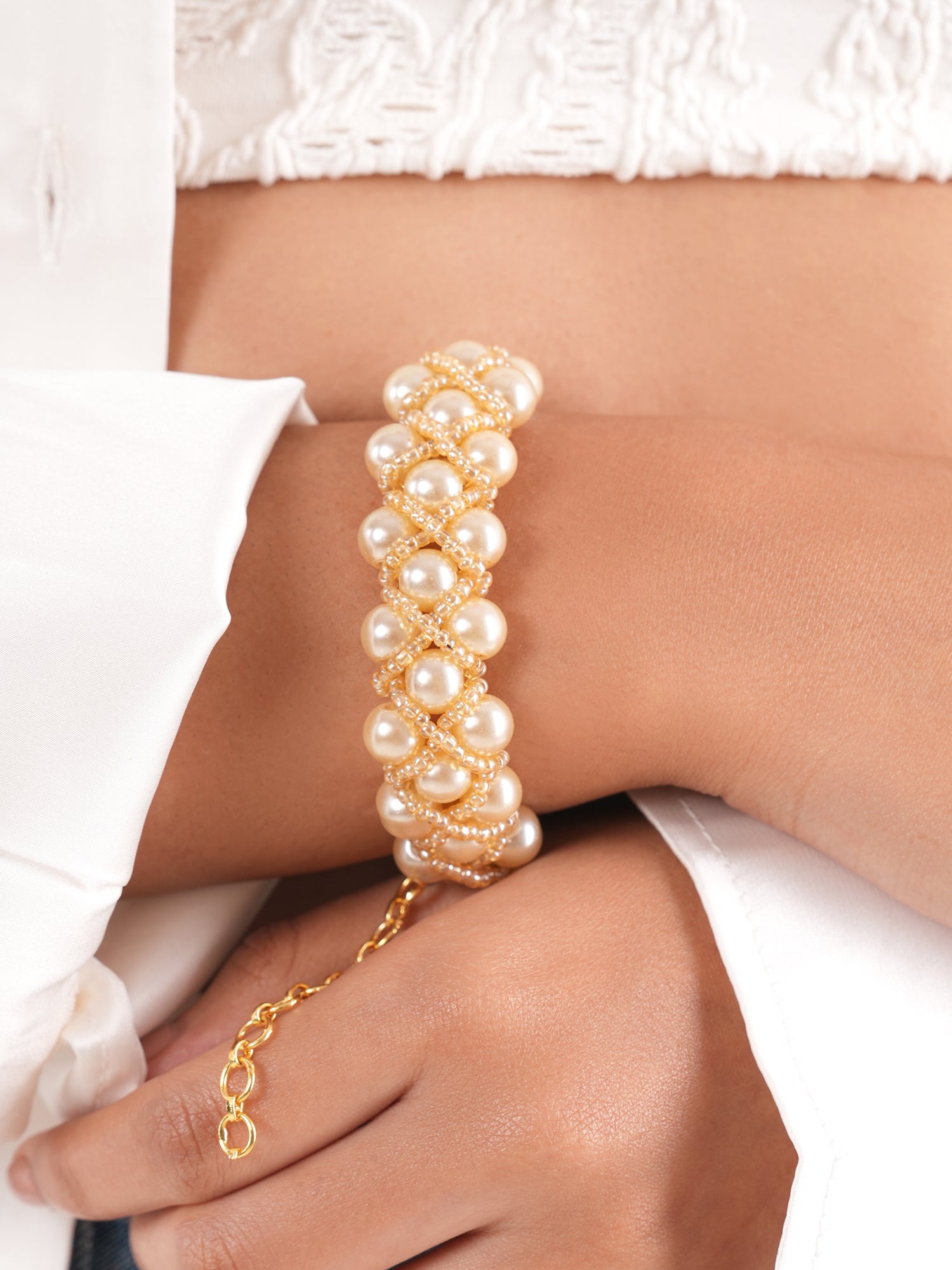 Helmi pearl bracelet peach