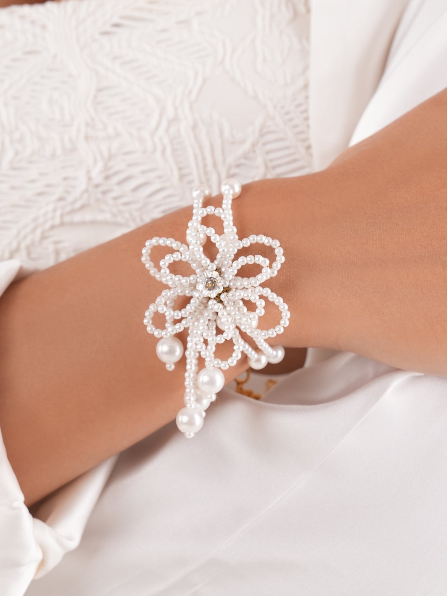 Kvetina bracelet - white
