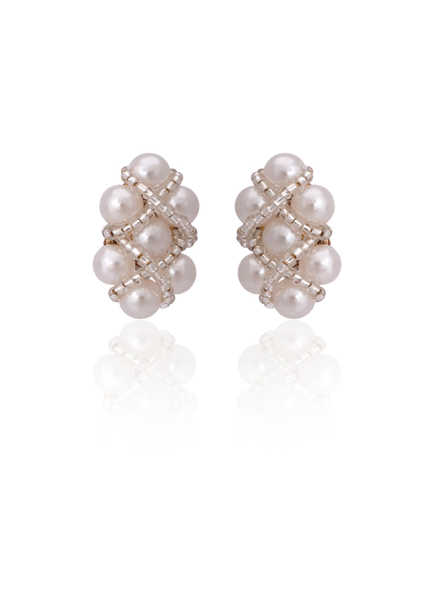 Helmi pearl studs - white