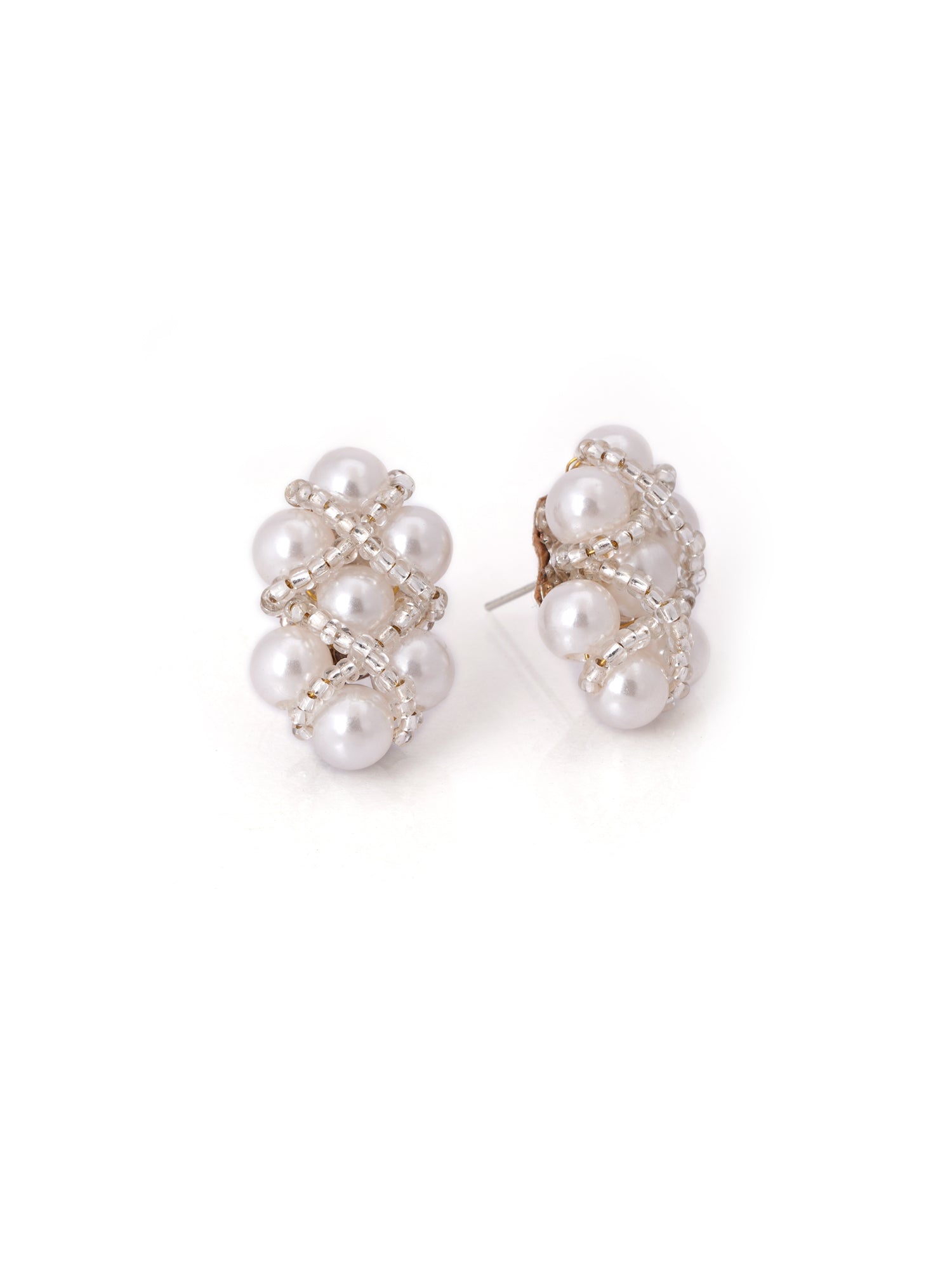 Helmi pearl studs - white