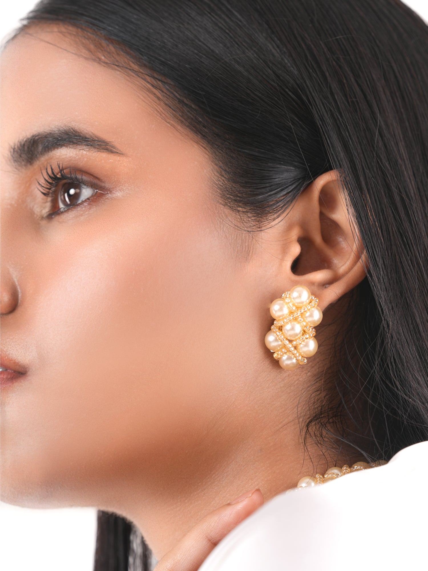 Helmi pearl studs - peach