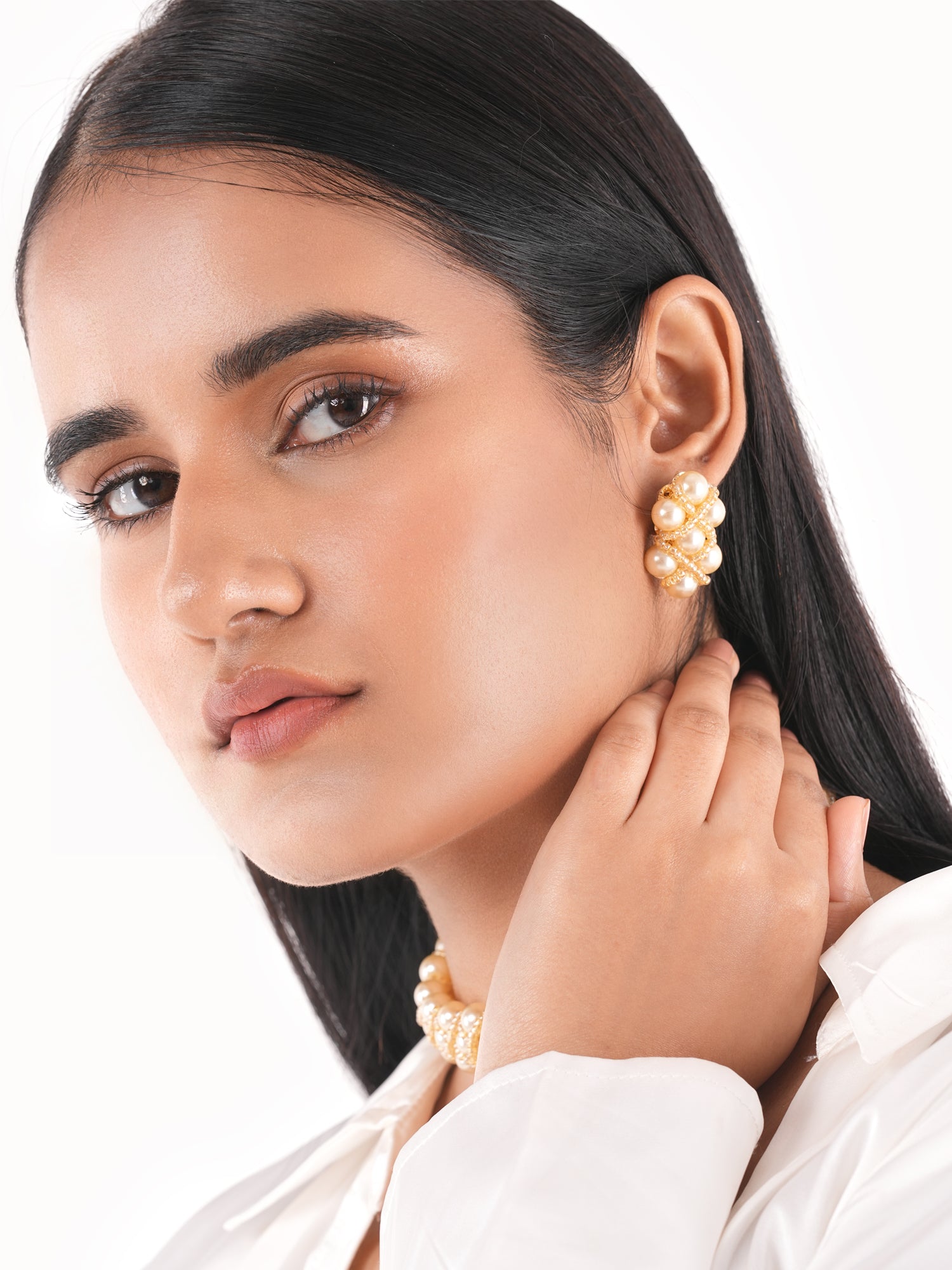 Helmi pearl studs - peach