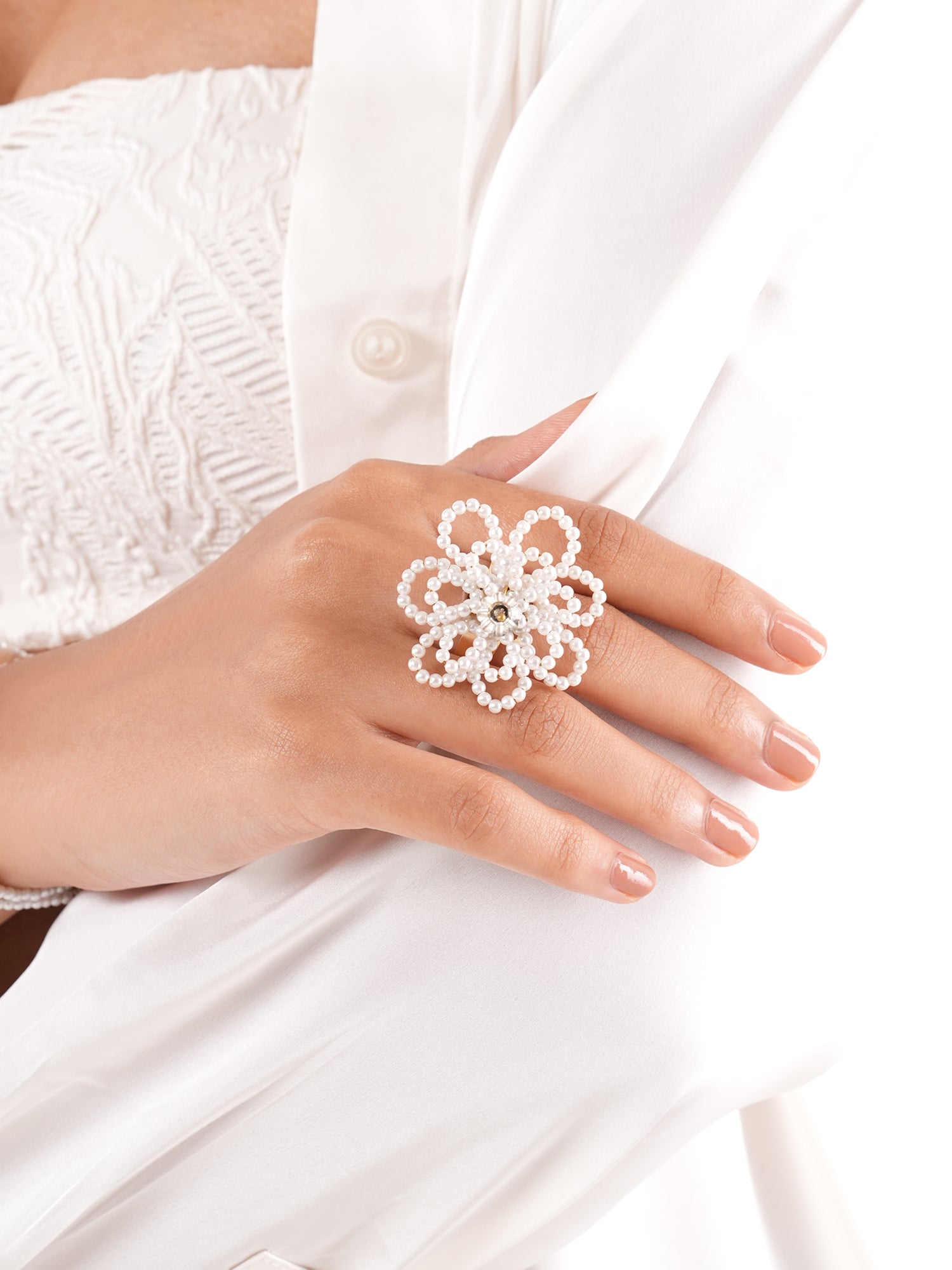 Kvetina finger ring  white
