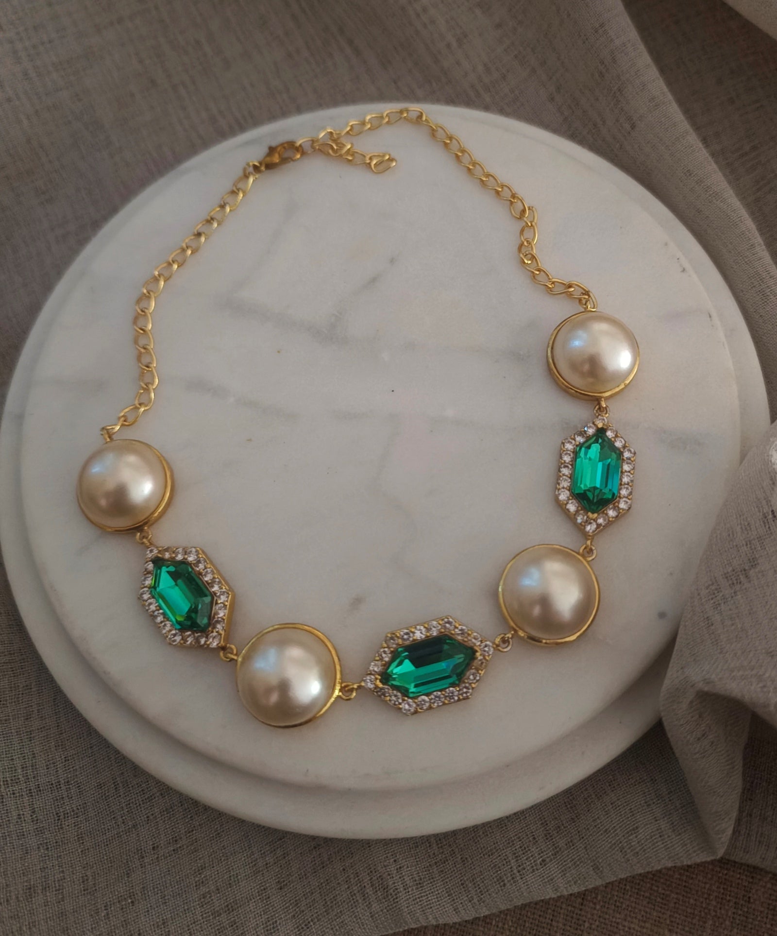 Cavi Pearl Choker (Emerald)