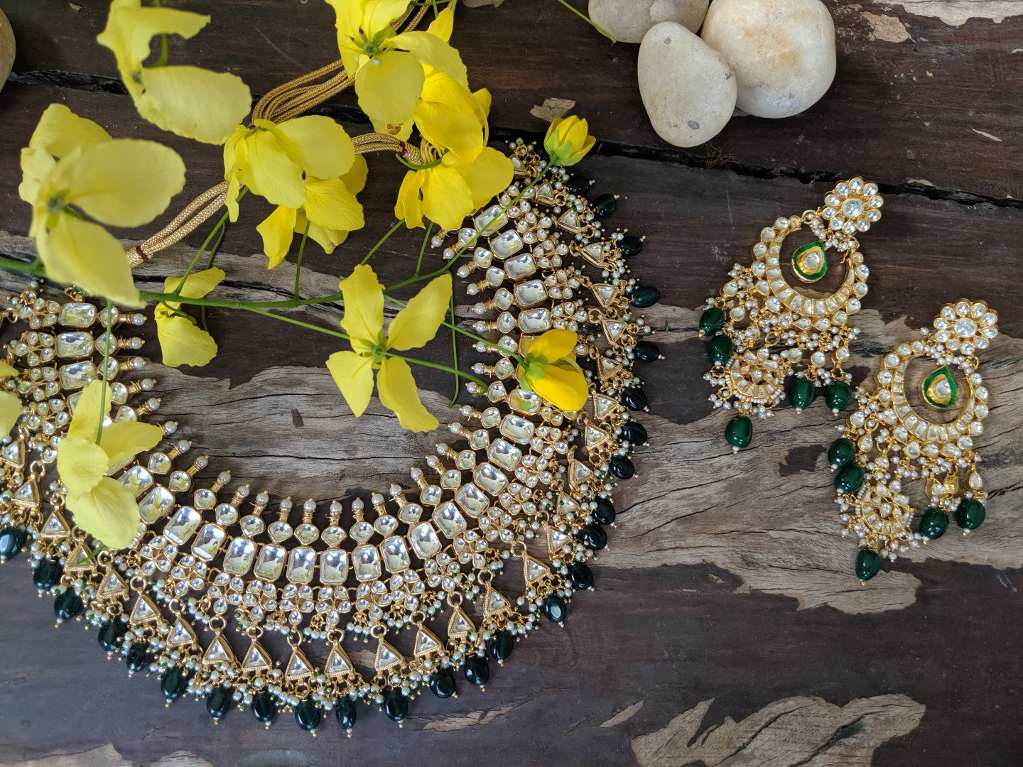 Green And White Lower Line Necklace Set