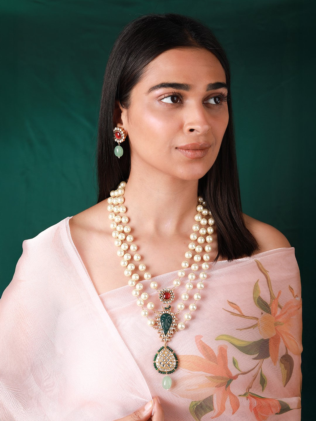 Royal Pearl Necklace With Handcrafted Emerald Green Motive