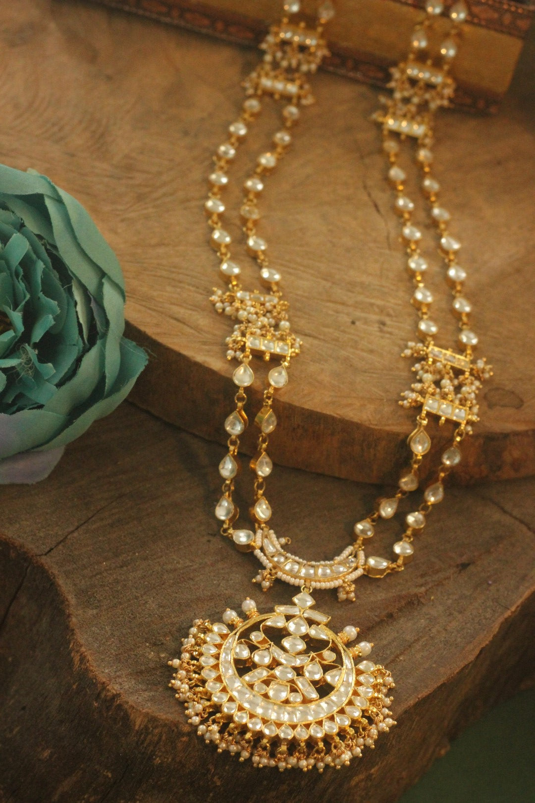 White long necklace (only)