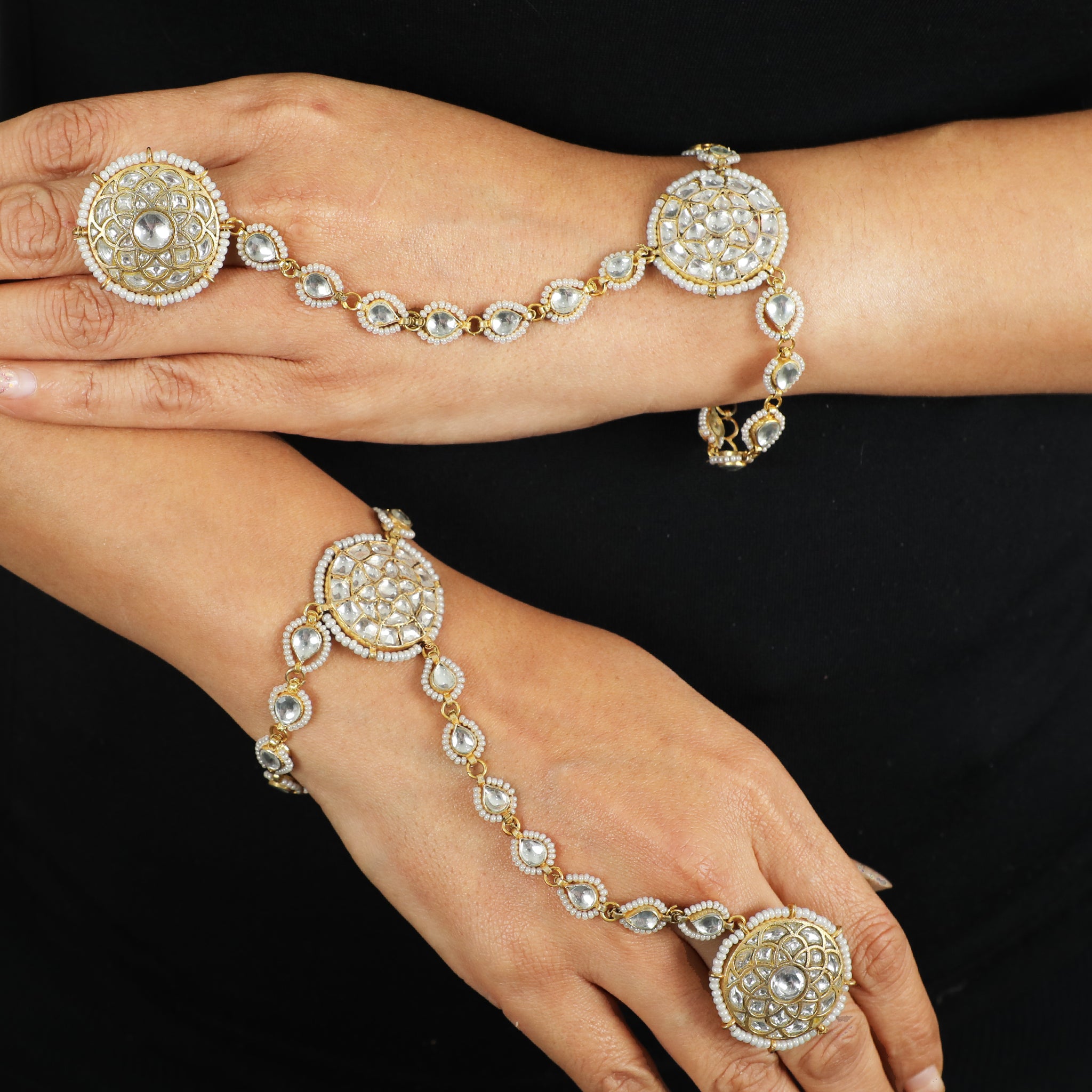 Traditional Hathful With Floral Round Design