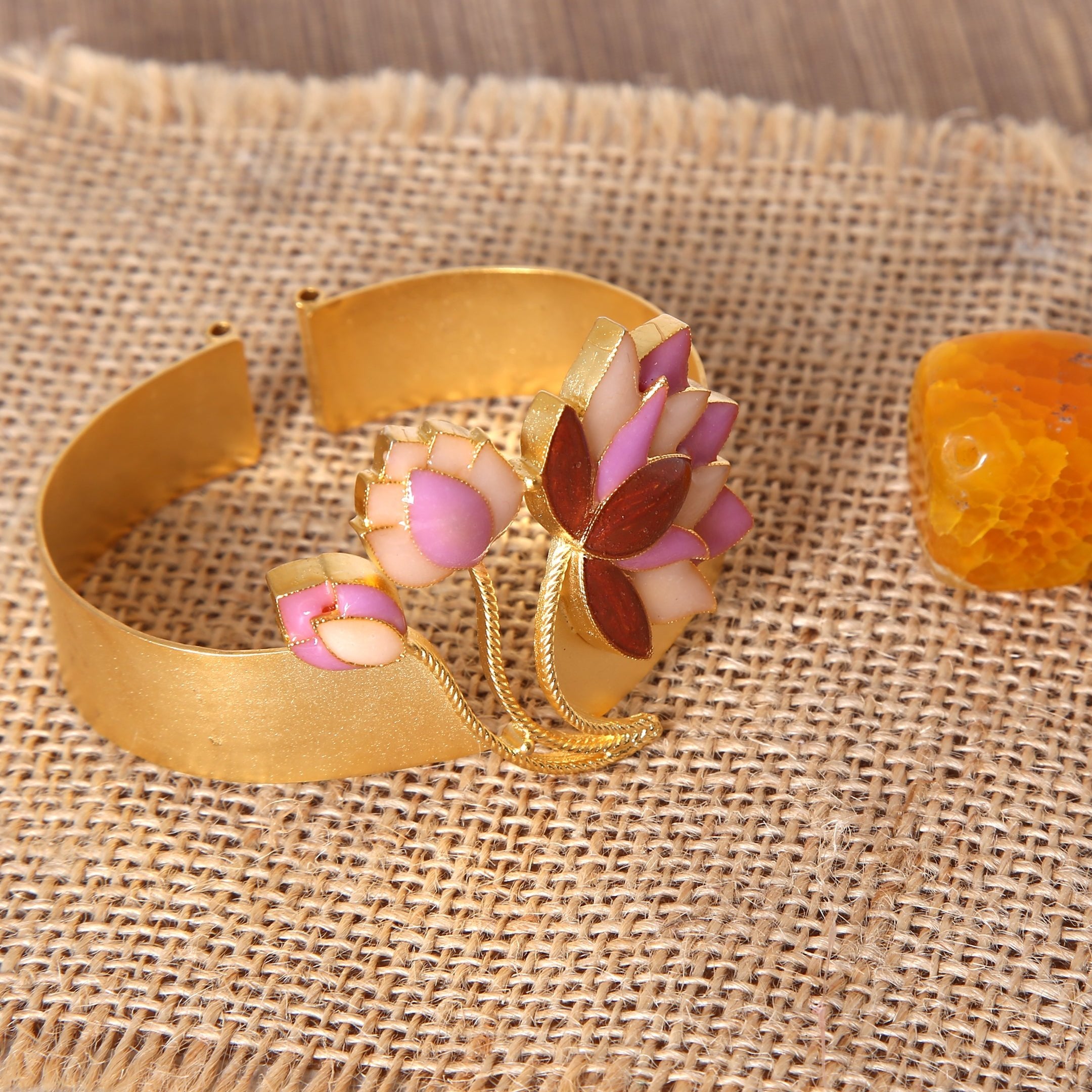 Full bloom bracelet