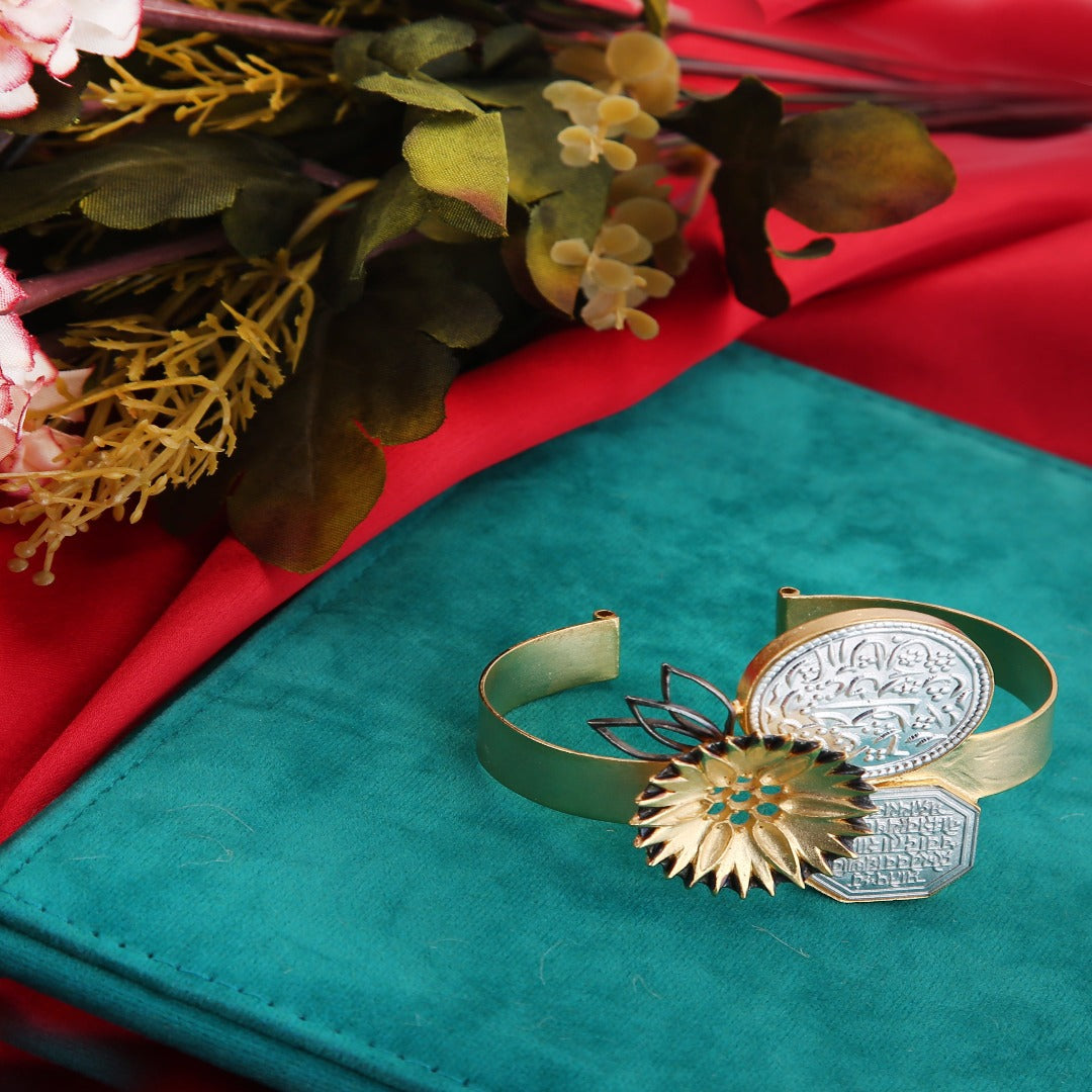 Dense circque bracelet