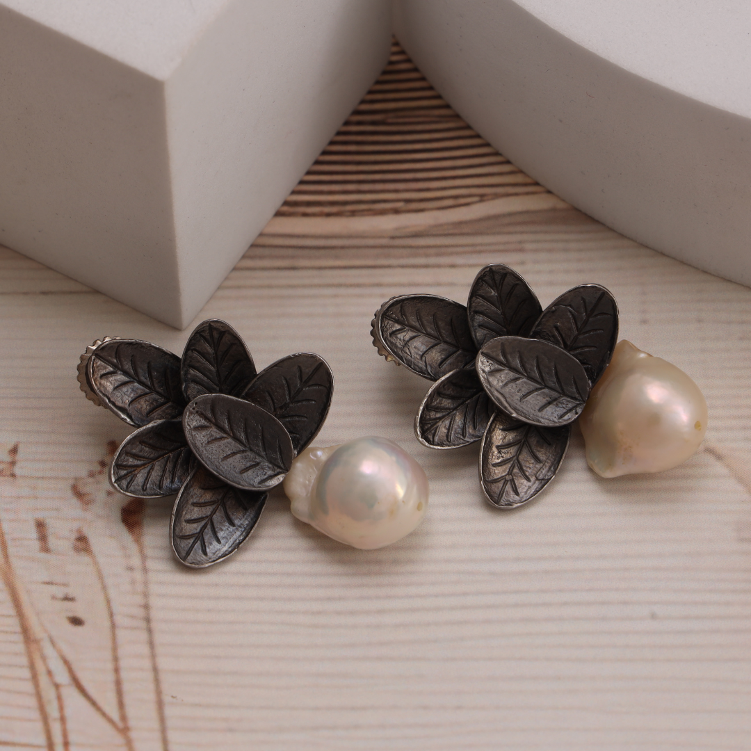 Dangler fidget gold earrings