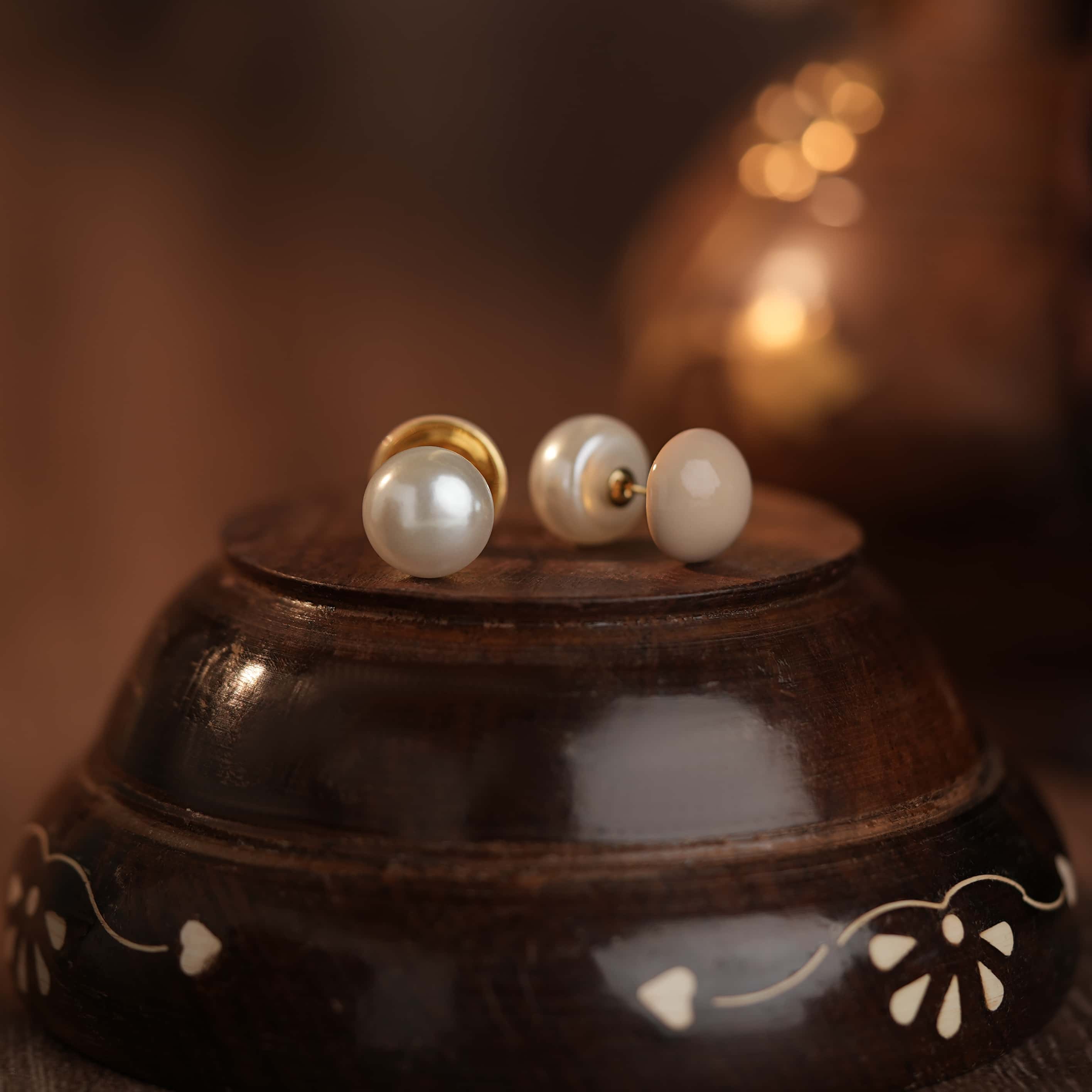 Three layered pearl choker